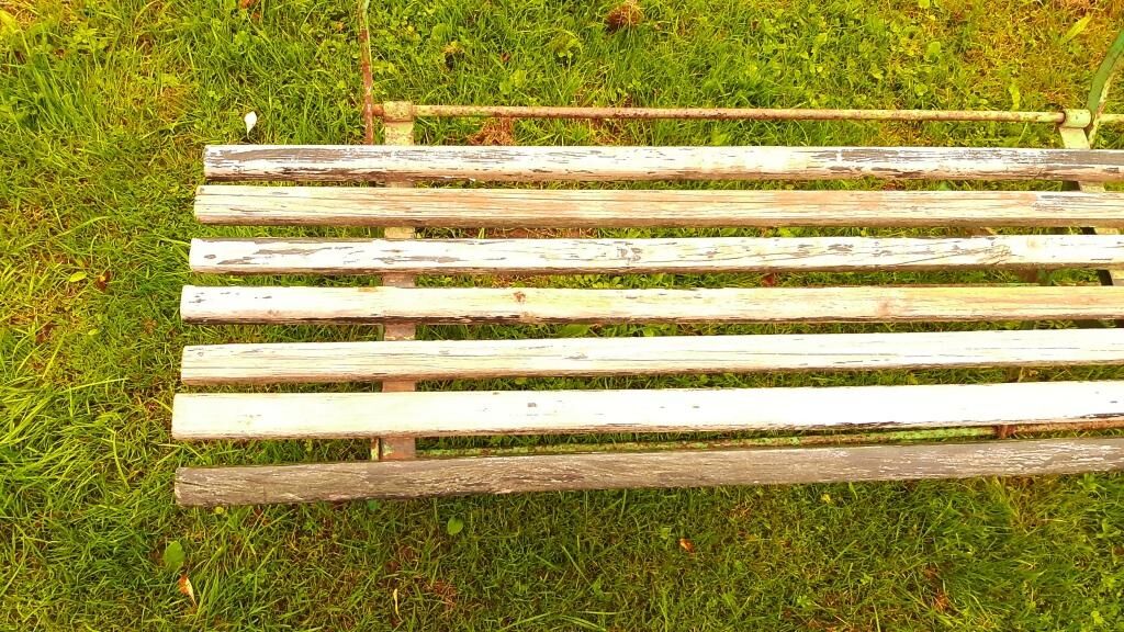 Folding garden bench