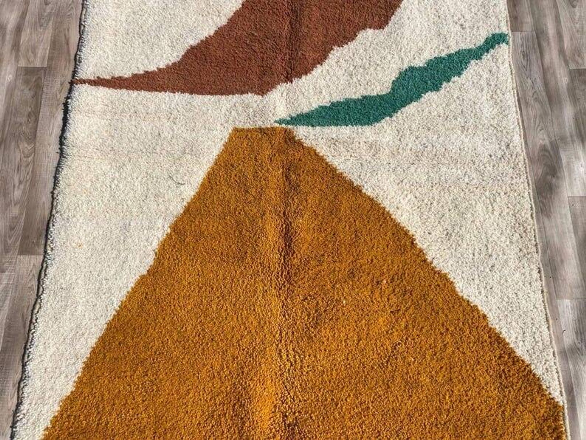 Handmade pure wool rug, size 2/3 m.