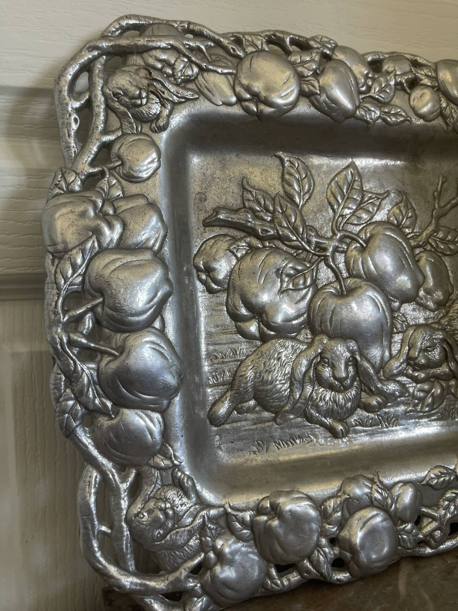 Vintage Arthur Court Designer Apple Bunnies Metal 1993 4