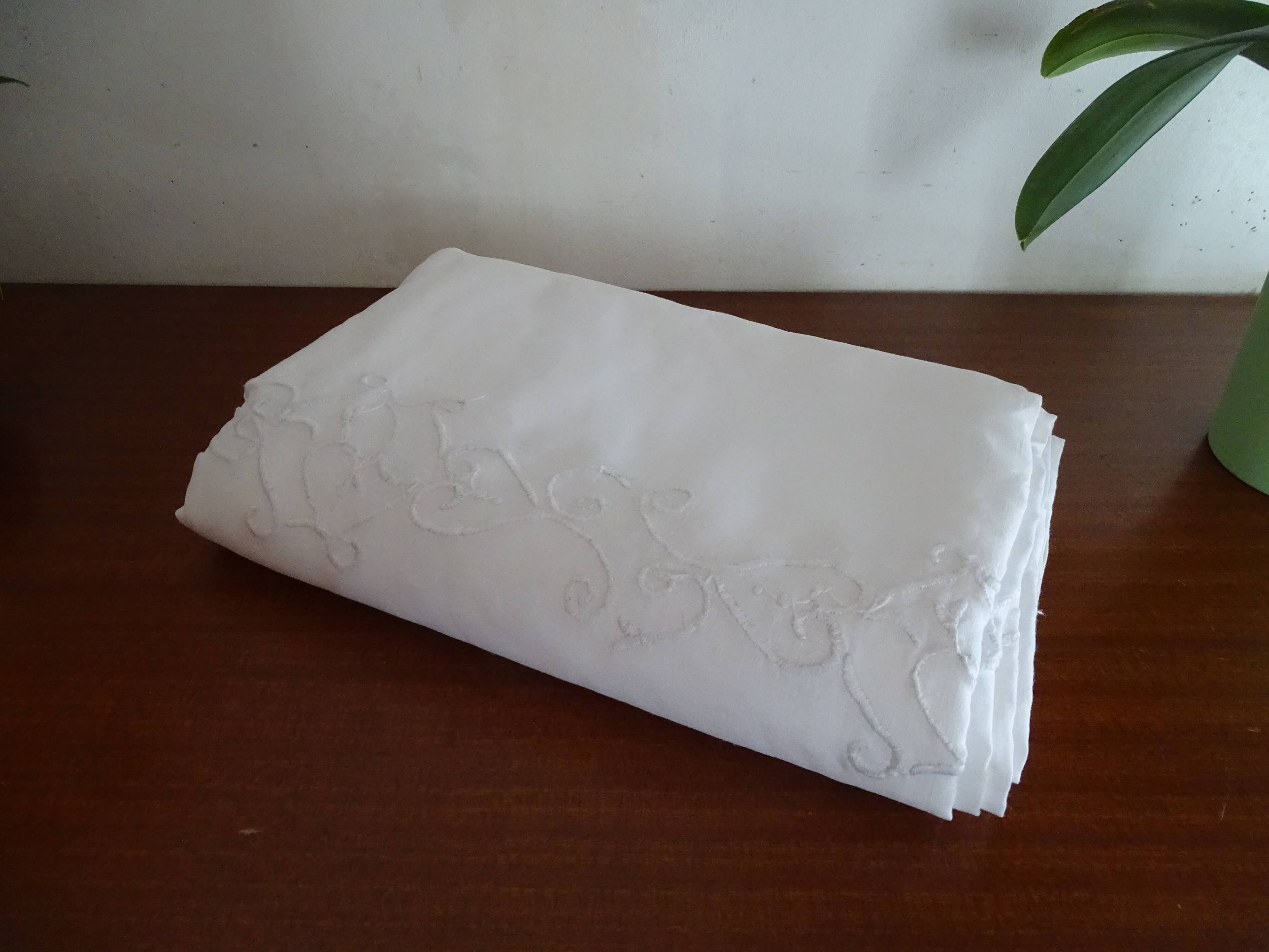 Embroidered tablecloth 370 x 170 old