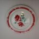 Assortiment de 18 assiettes dominante rouge