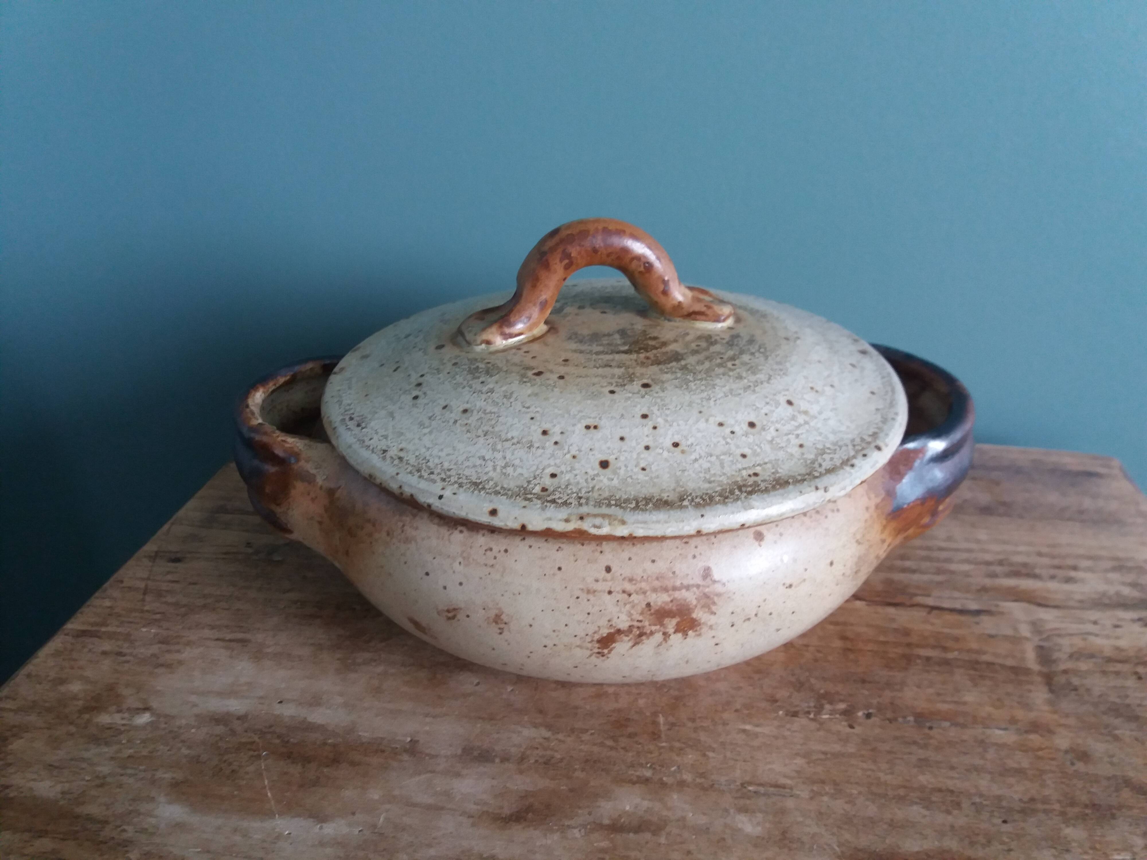 Vegetable tureen in Puisaye sandstone signed Jean-Pierre Prud'homme