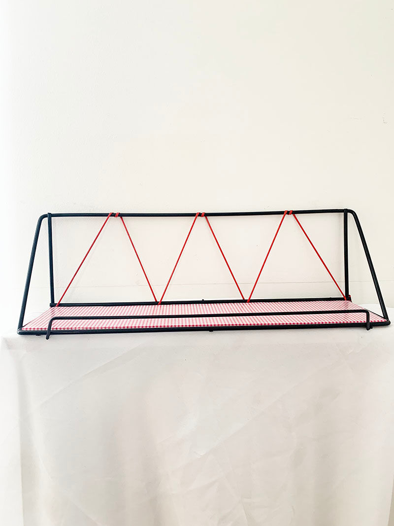 Scoubidou wall shelf