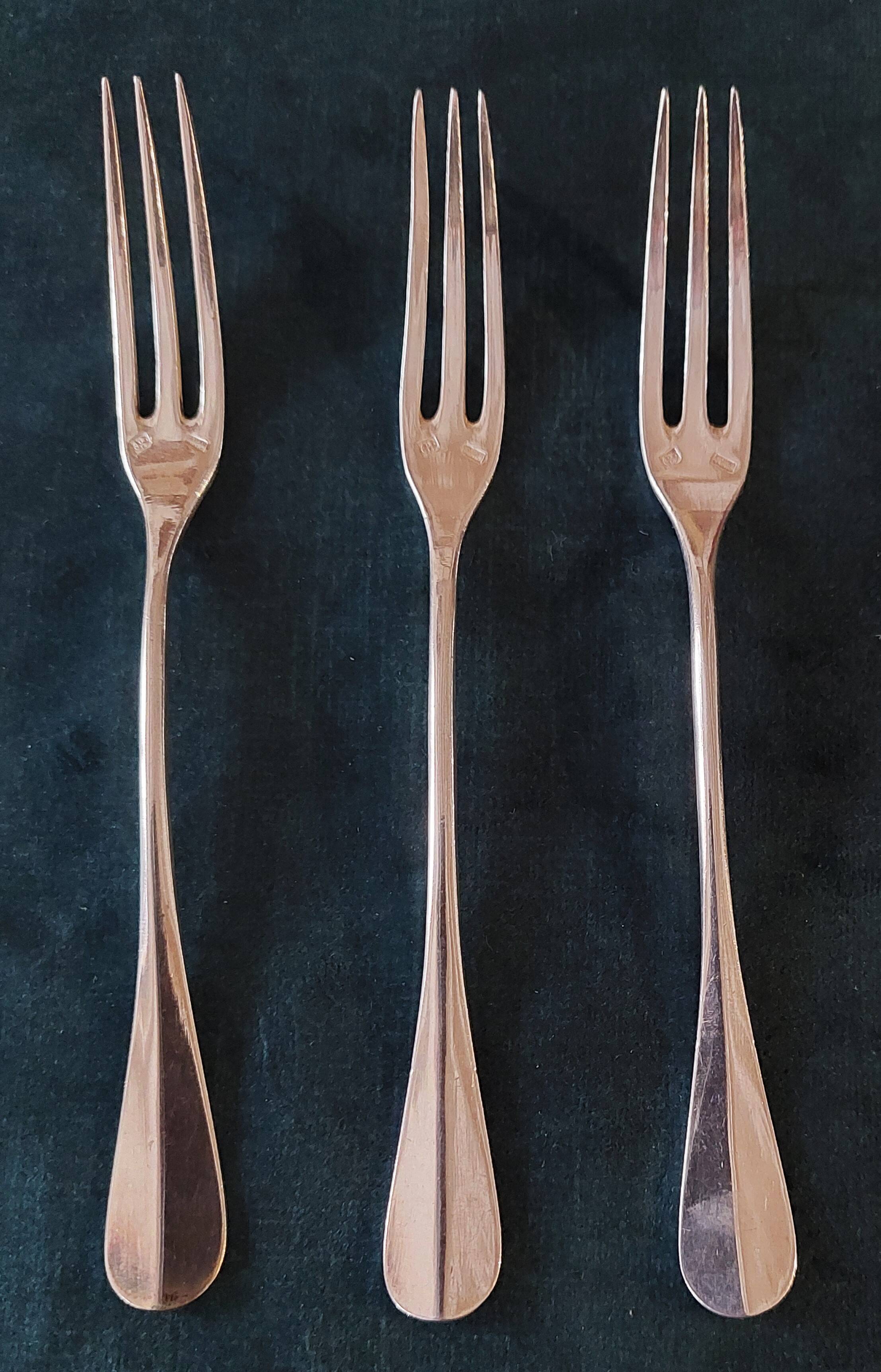 Silver-plated metal dessert forks, Cailar Bayard hallmark, set of three