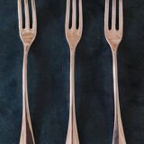 Silver-plated metal dessert forks, Cailar Bayard hallmark, set of three
