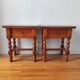 Paire de tables de chevet vintage classique