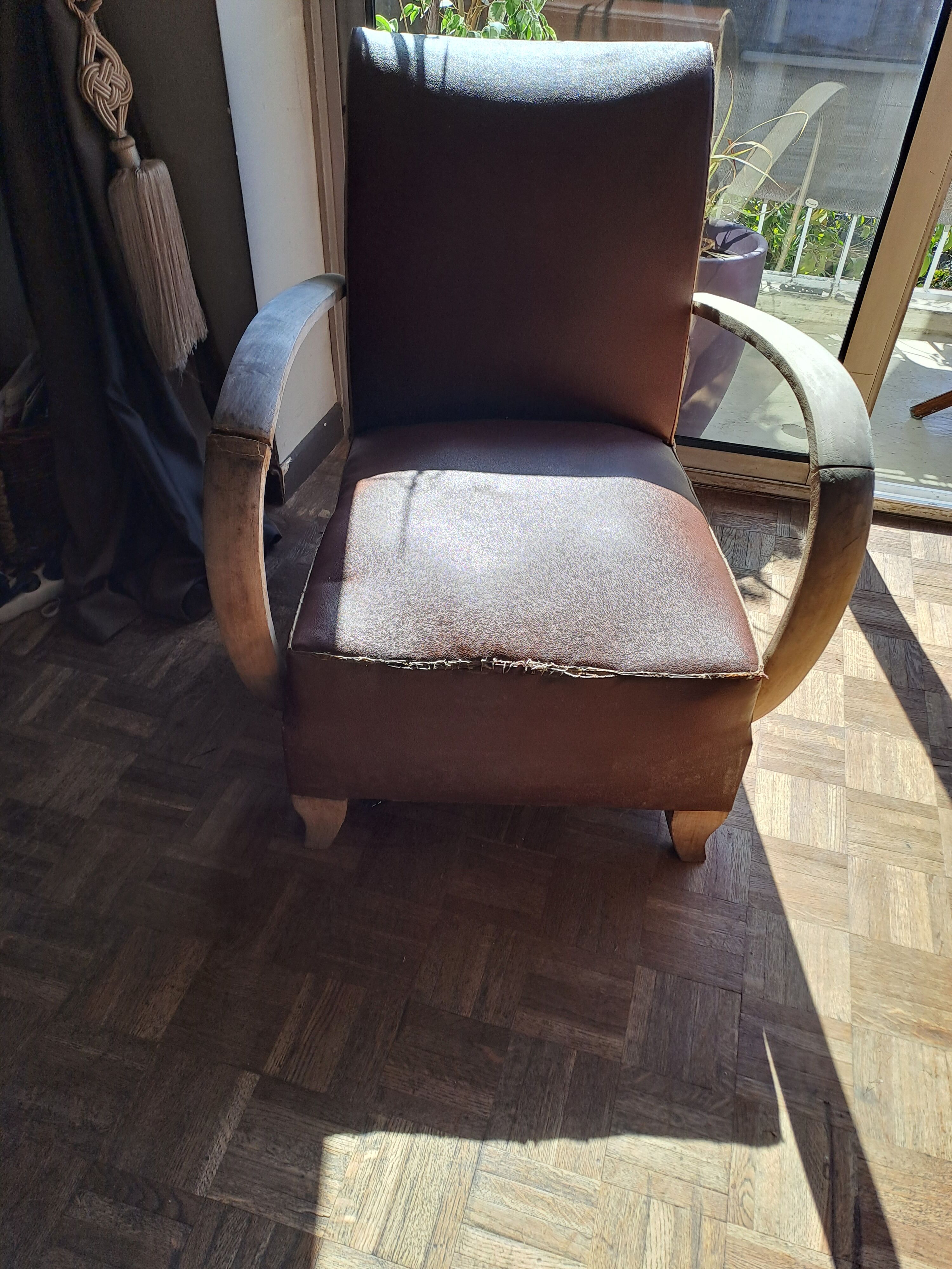 Fauteuil cuir art déco 1930 base bois
