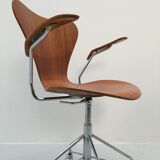 Arne Jacobsen Series 7 model 3217