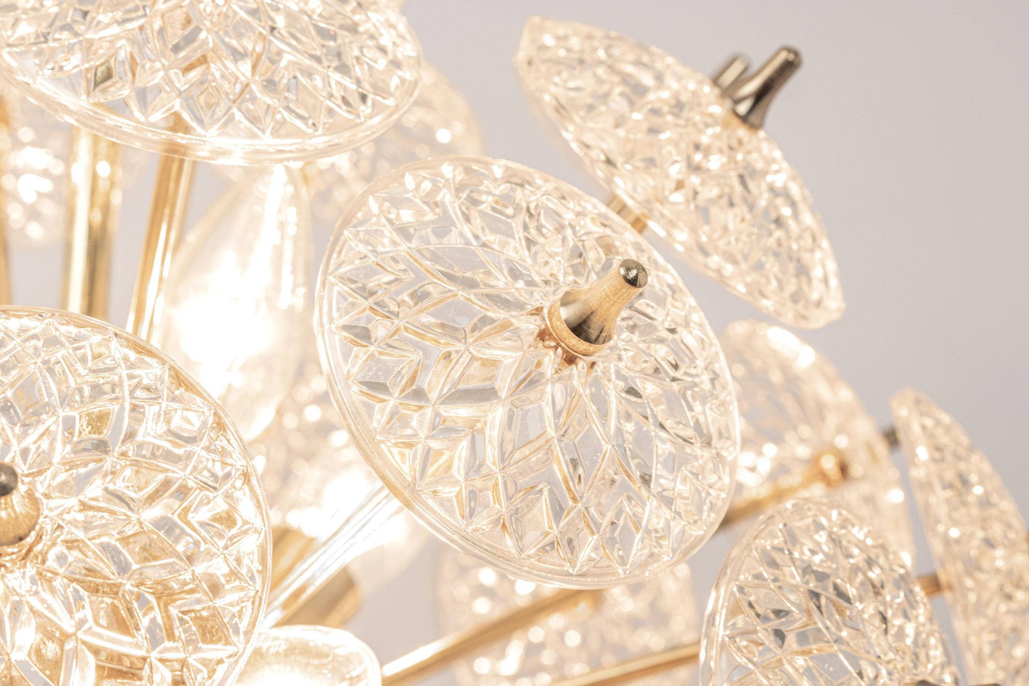 Grand superb Sputnik floral chandelier in glass and brass, Germany, 1960s.