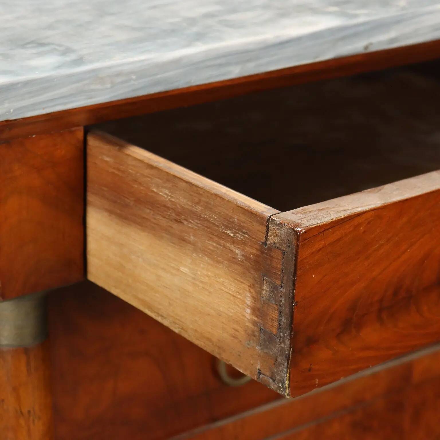 Antique Empire walnut commode with 4 drawers, Italy, 19th century.
