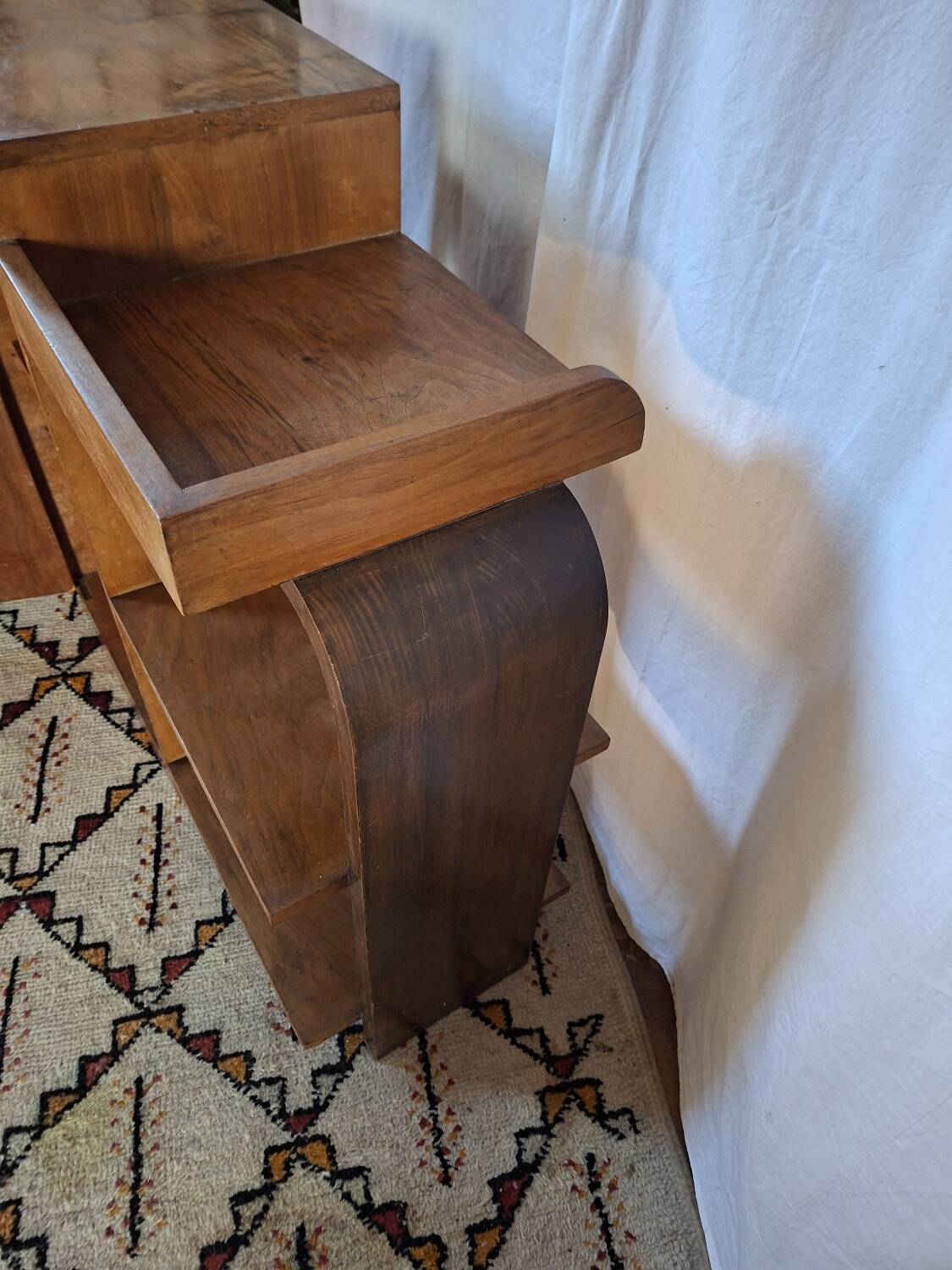 Petit meuble art déco asymétrique
