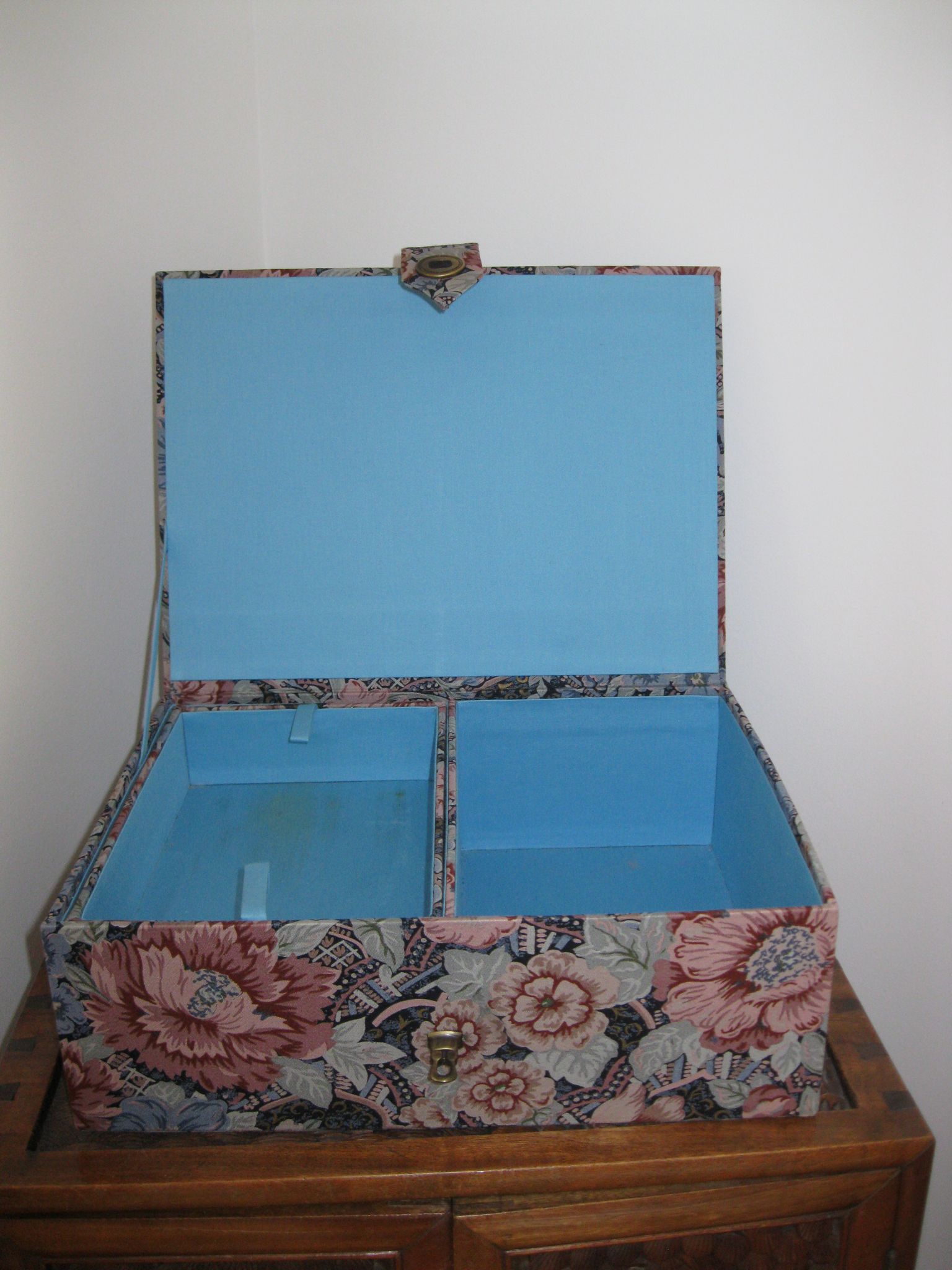 Sewing box jewelry storage fabric pattern tapestry pattern