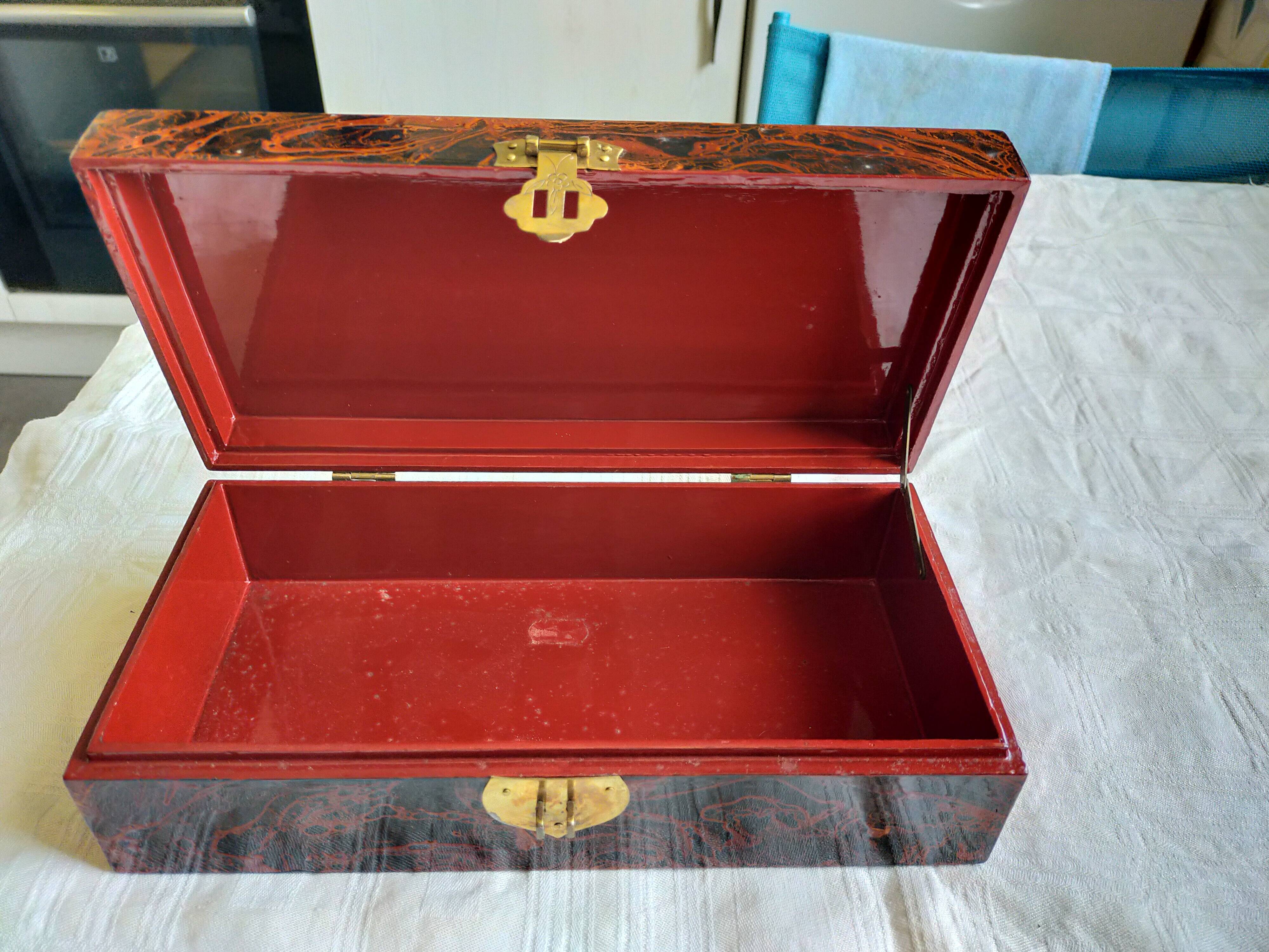 Lacquered wooden box