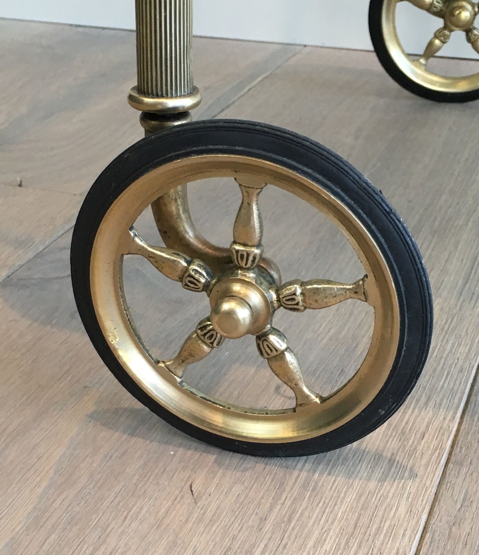 Neoclassical style rolling table in brass with blue glass tops