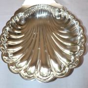 Silver-plated metal shell plate stamped Fleuron