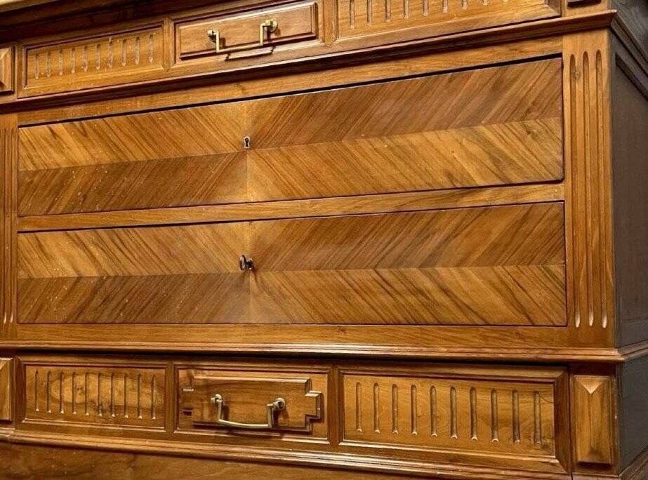 Louis XVI style walnut commode – Marble top – Chevron front