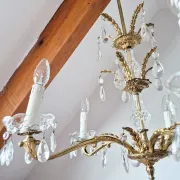 Antique chandelier with pendants, in bronze and glass pendants.