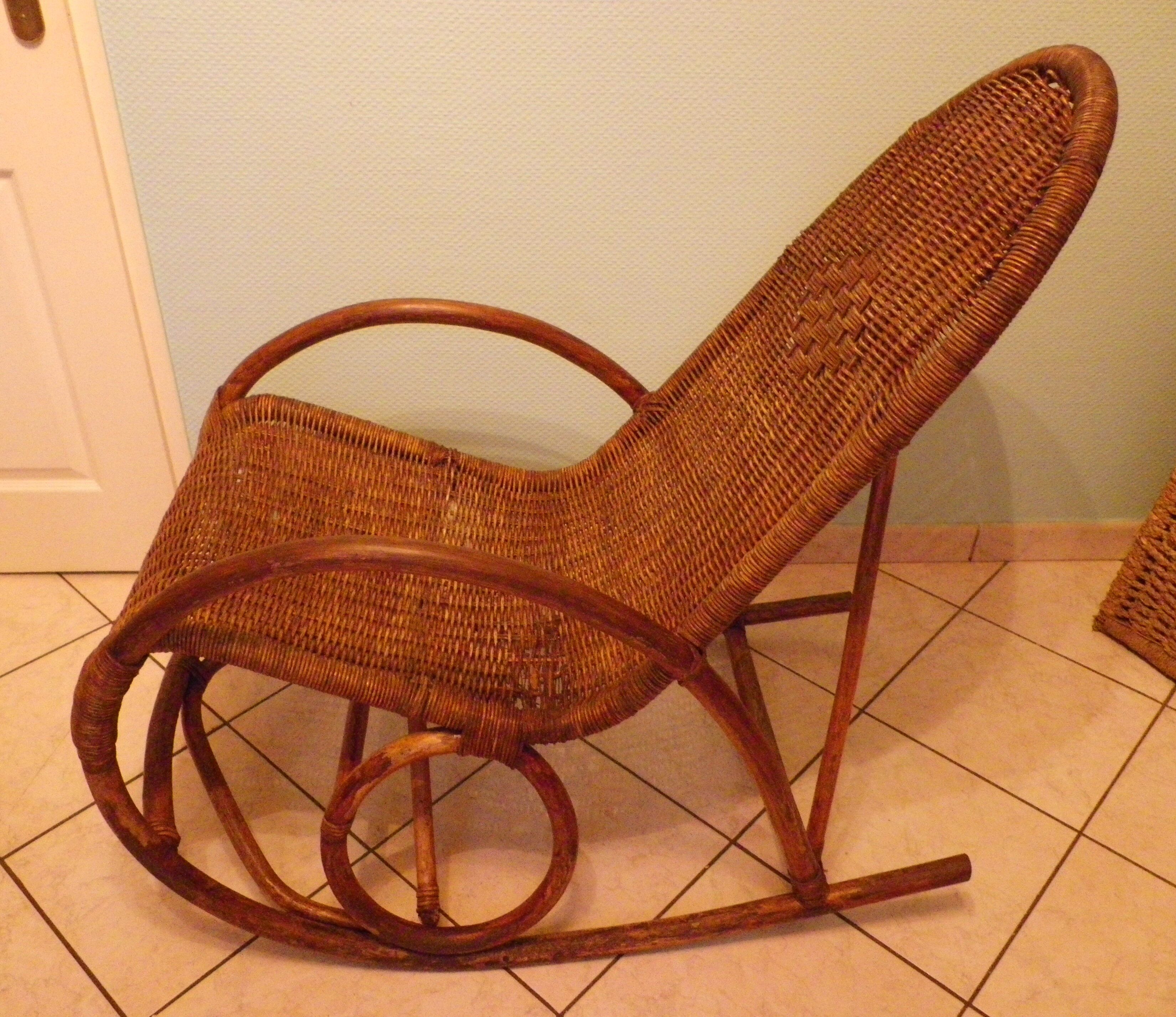 Rocking chair from the 70s in rattan and wicker
