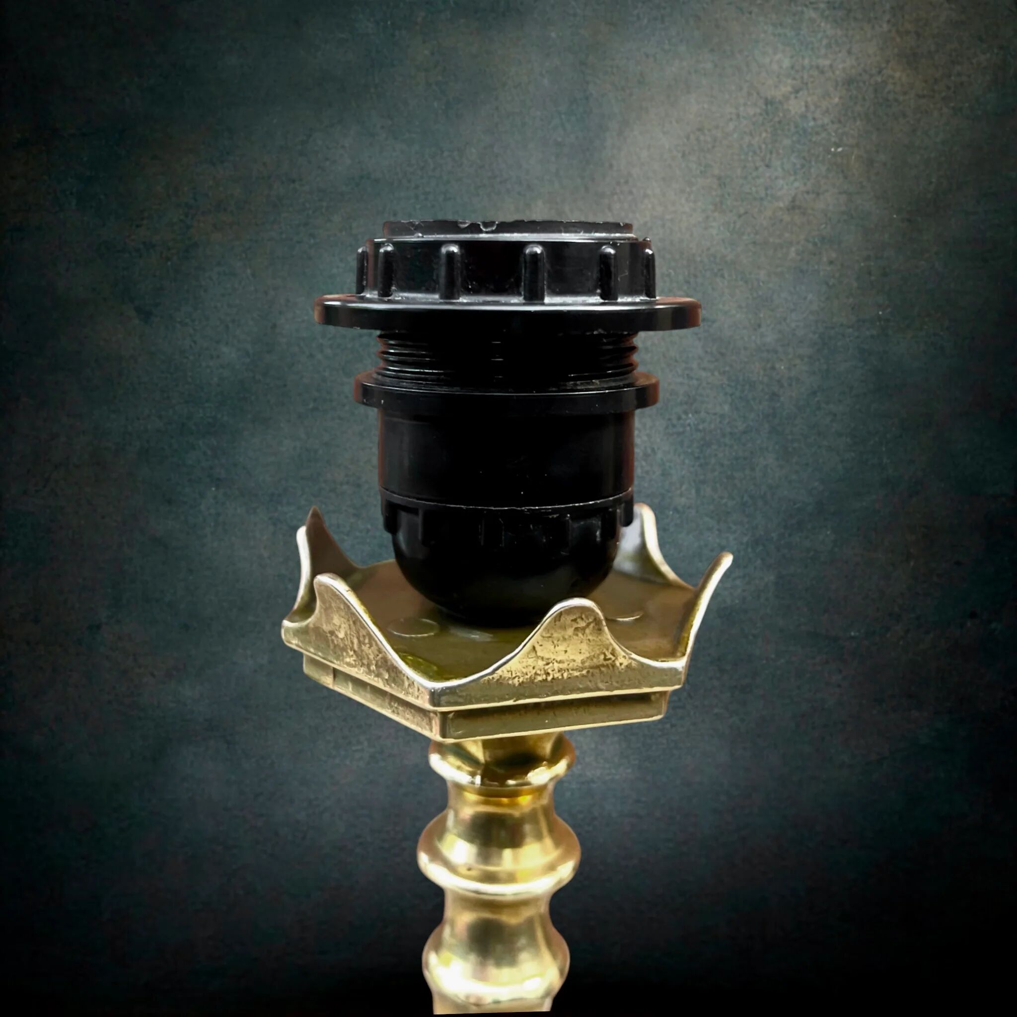 Pied de lampe en laiton massif poli style bougeoir – années 50 60