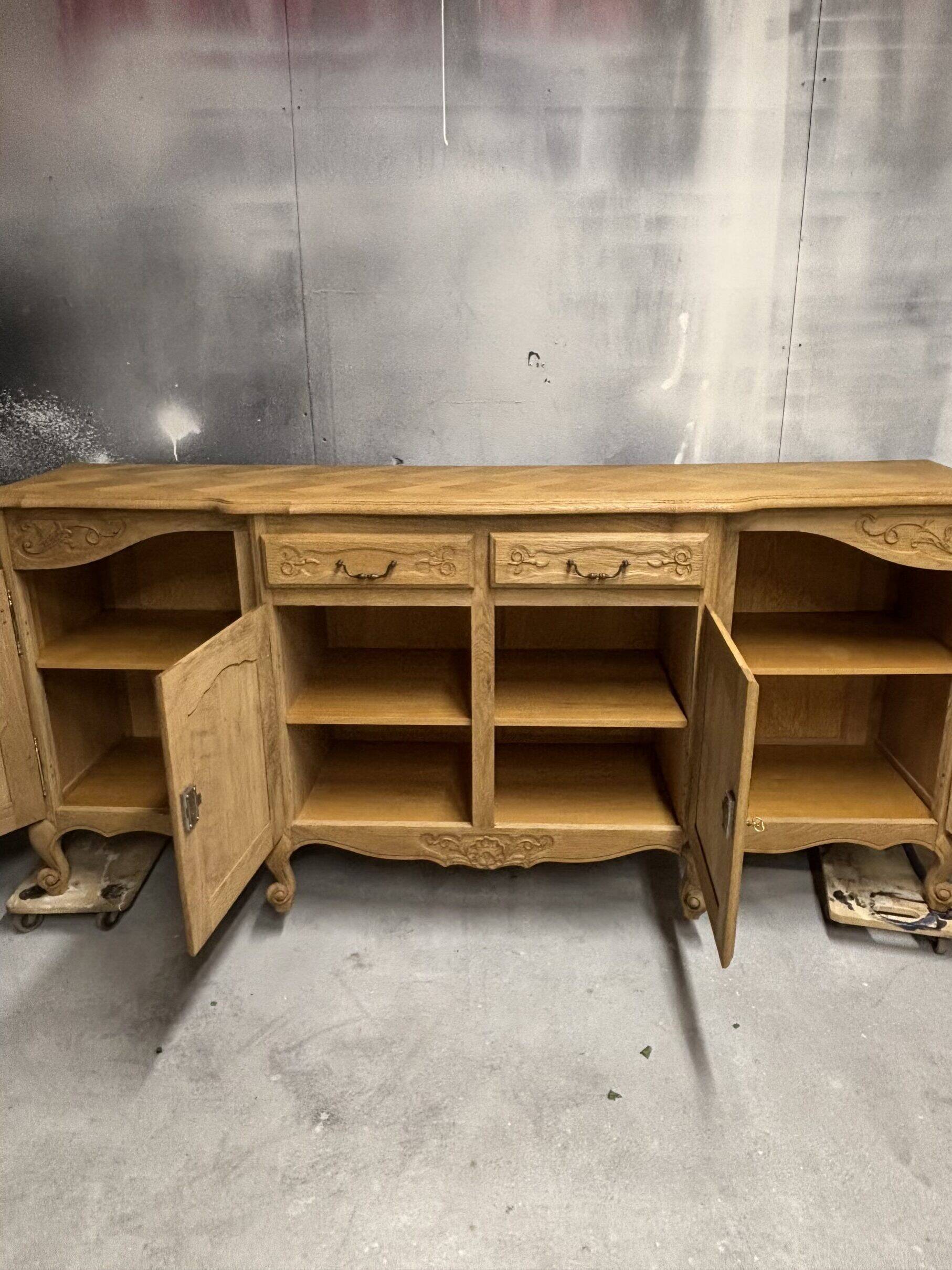 Oak buffet with marquetry
