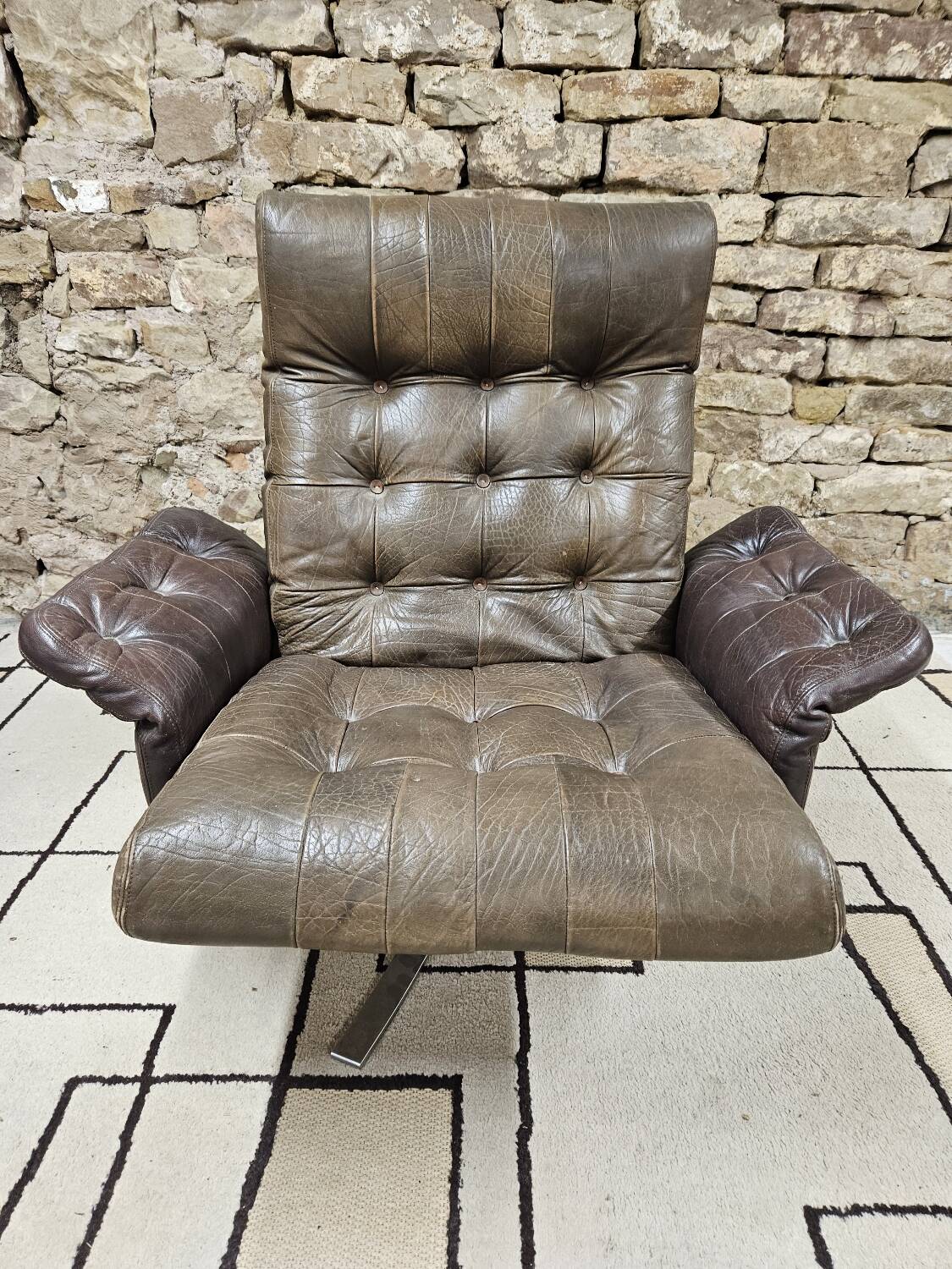 Vintage leather lounge chair 1960