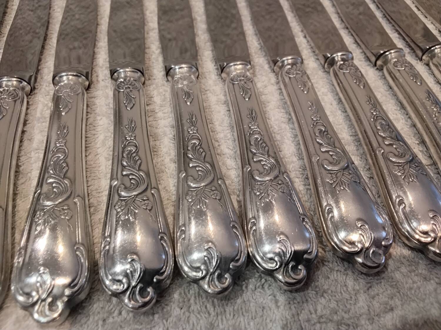 12 silver-plated dessert knives by silversmith Florian Frionnet, 21.2cm