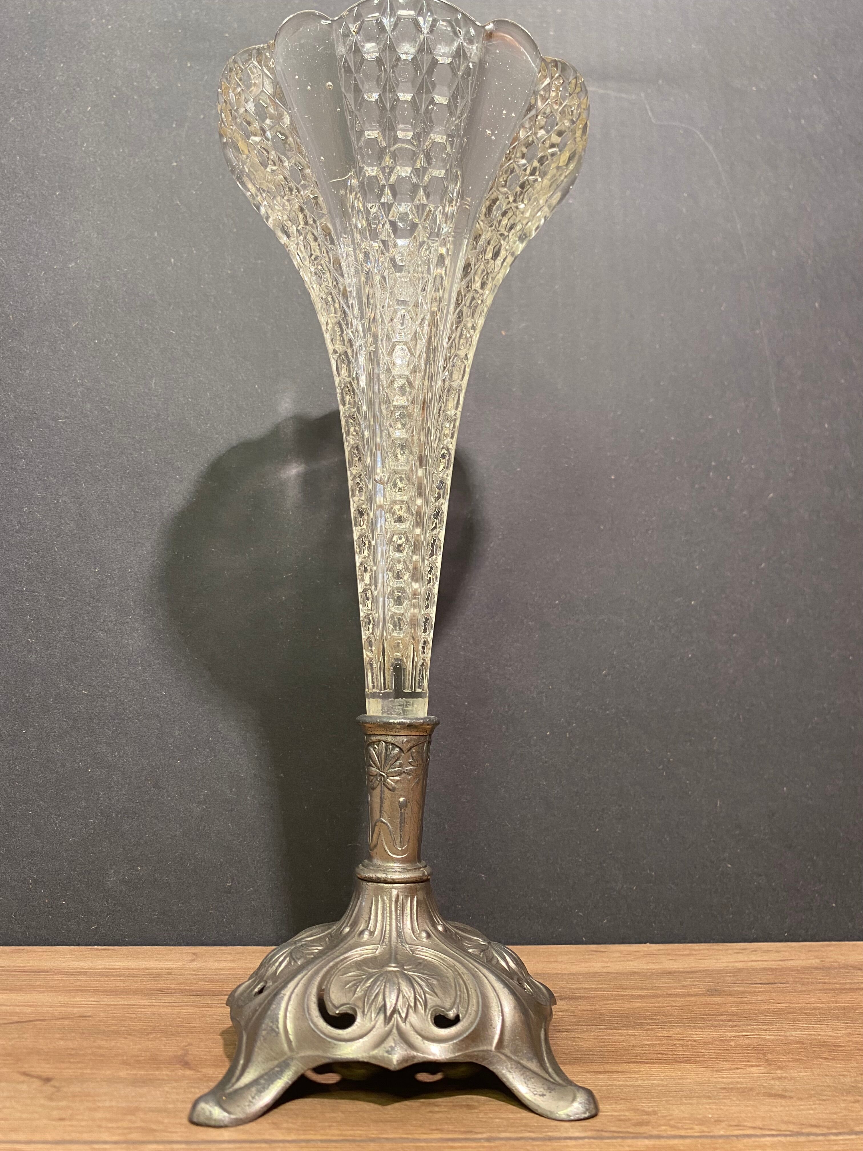 Cone vase, cut crystal bouquet (most certainly baccarat, saint louis ...)