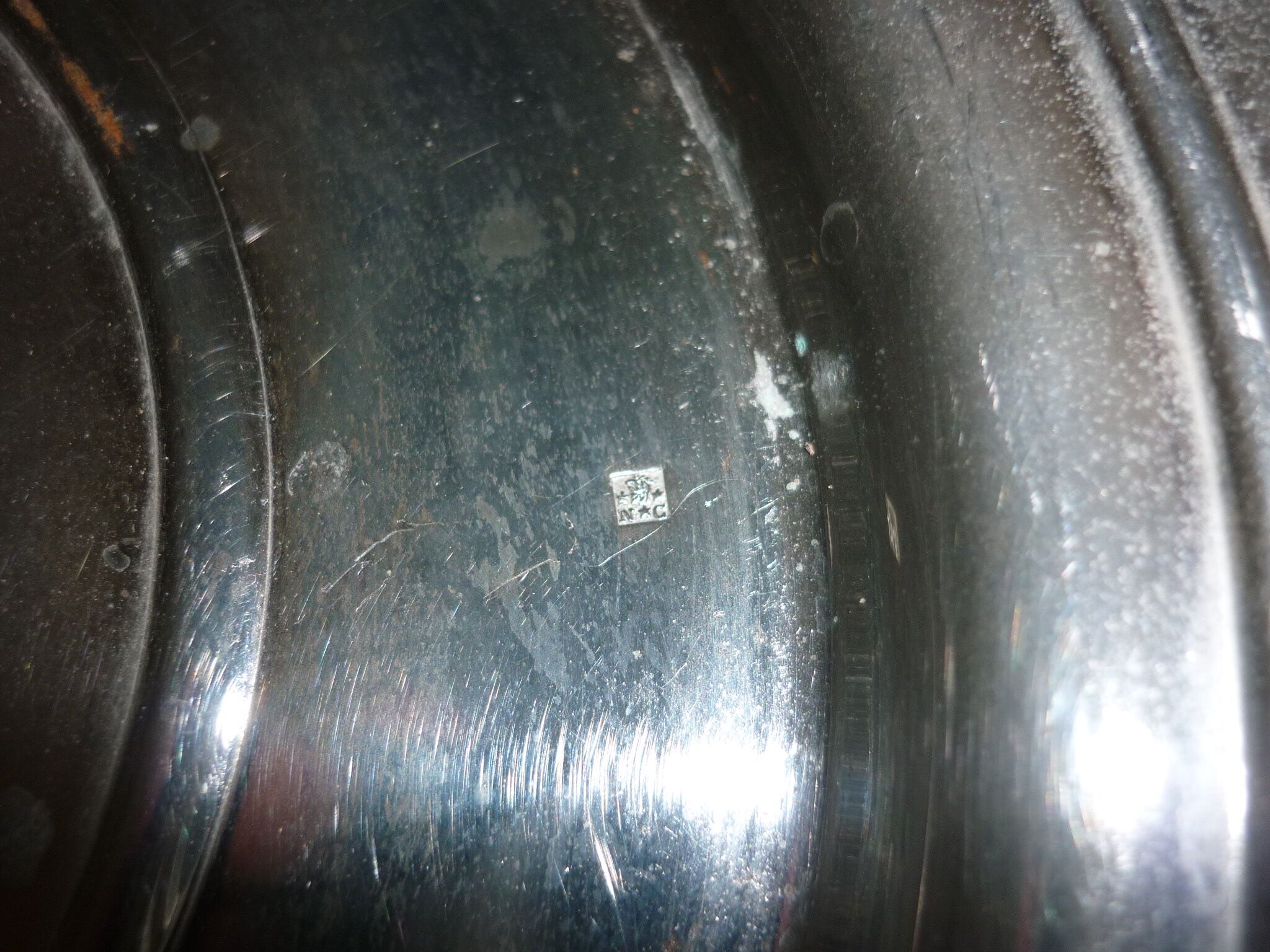 Silver metal oval top