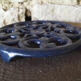 Enamelled cast iron trivet