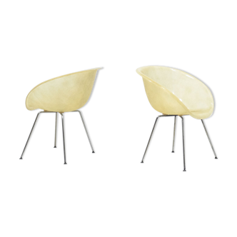 Set of two vintage fiber glass shell chairs