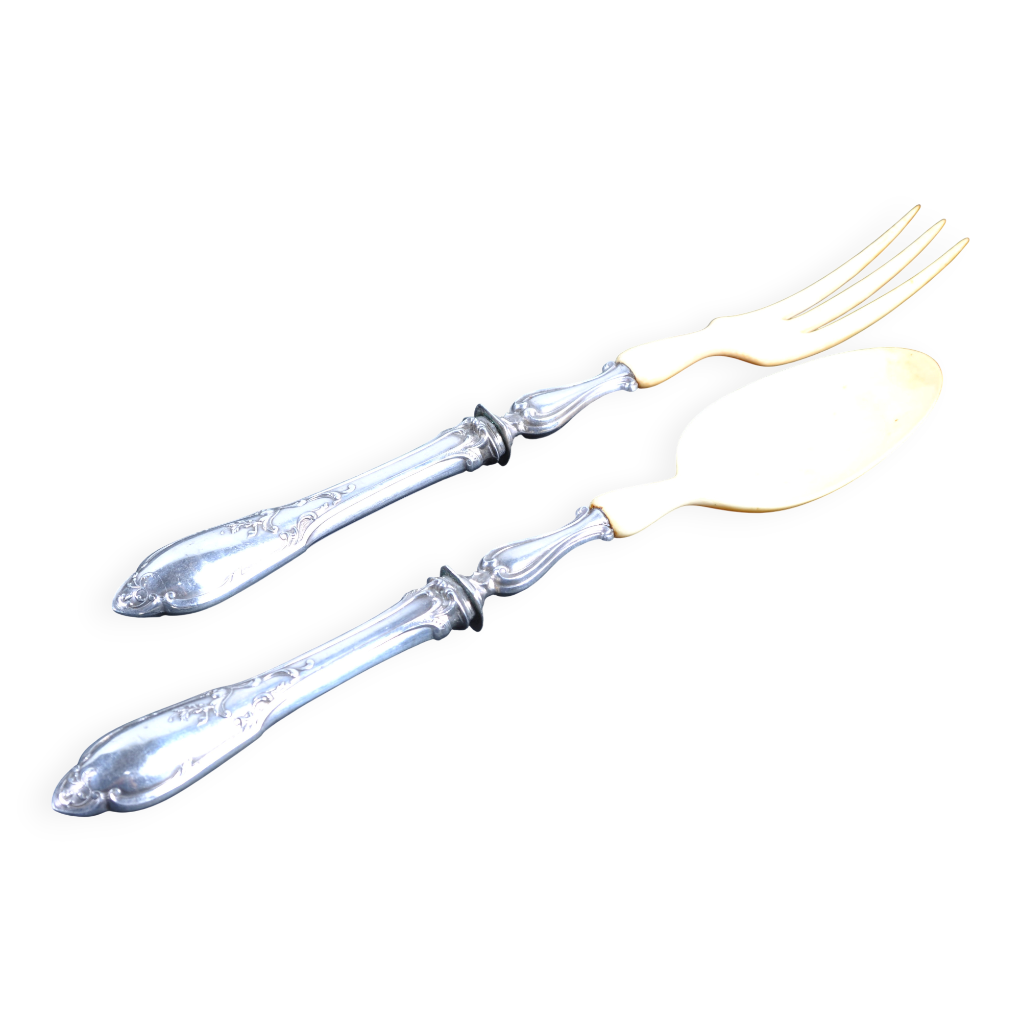 Salad serving set in antique ivory, silver-plated handle.