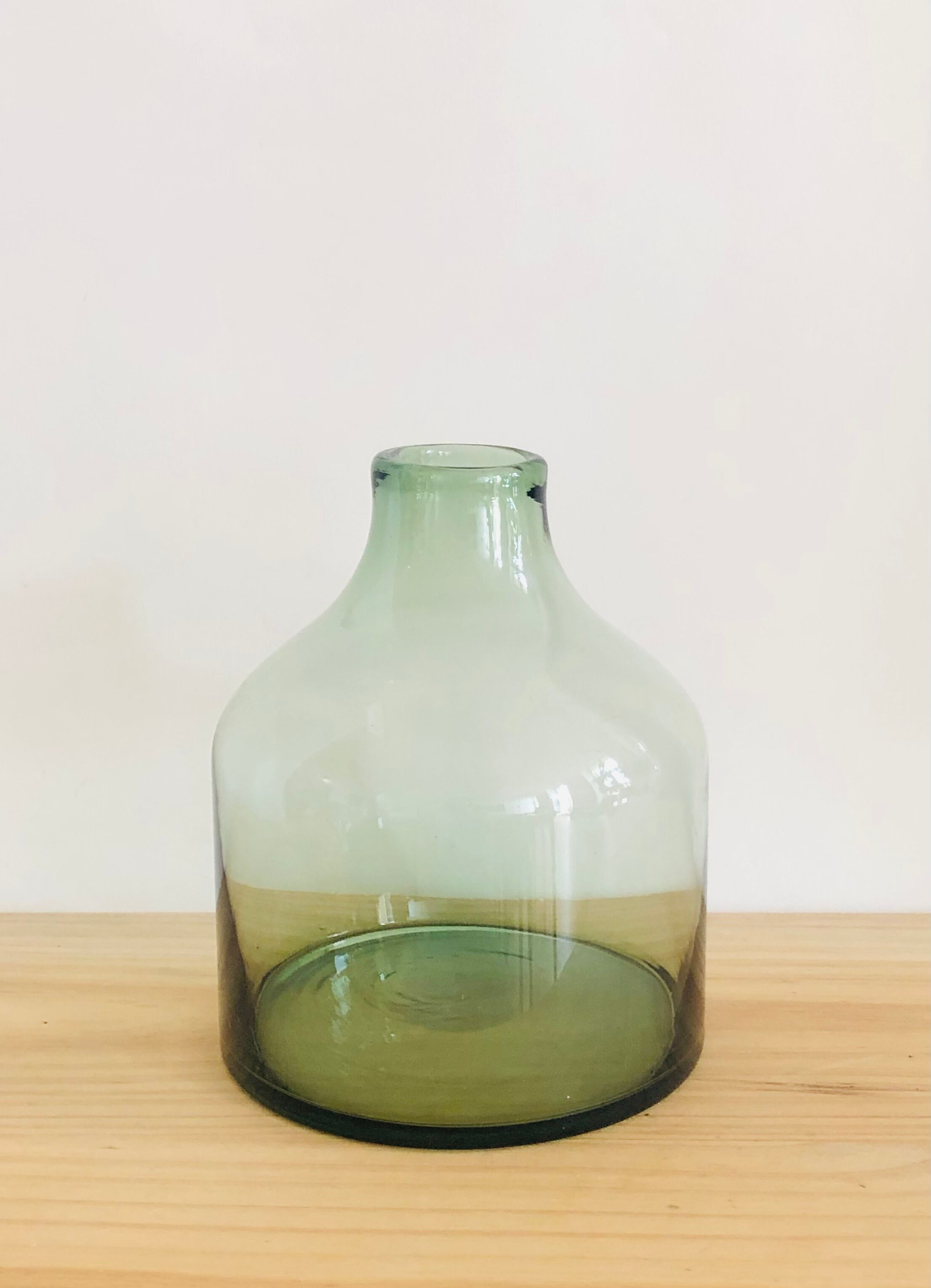 Glass vase style lady jeanne