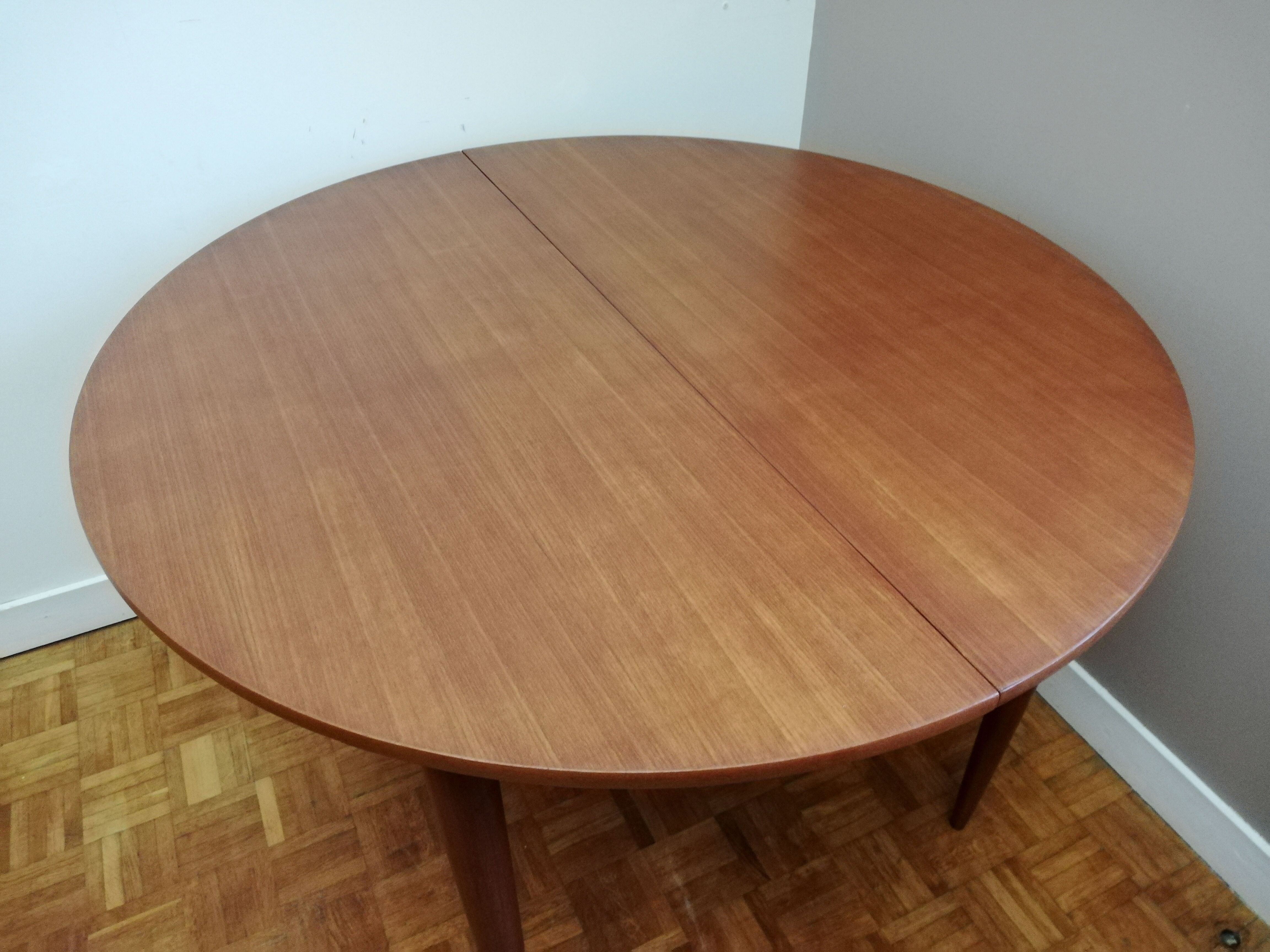Scandinavian Extendable Roundtable