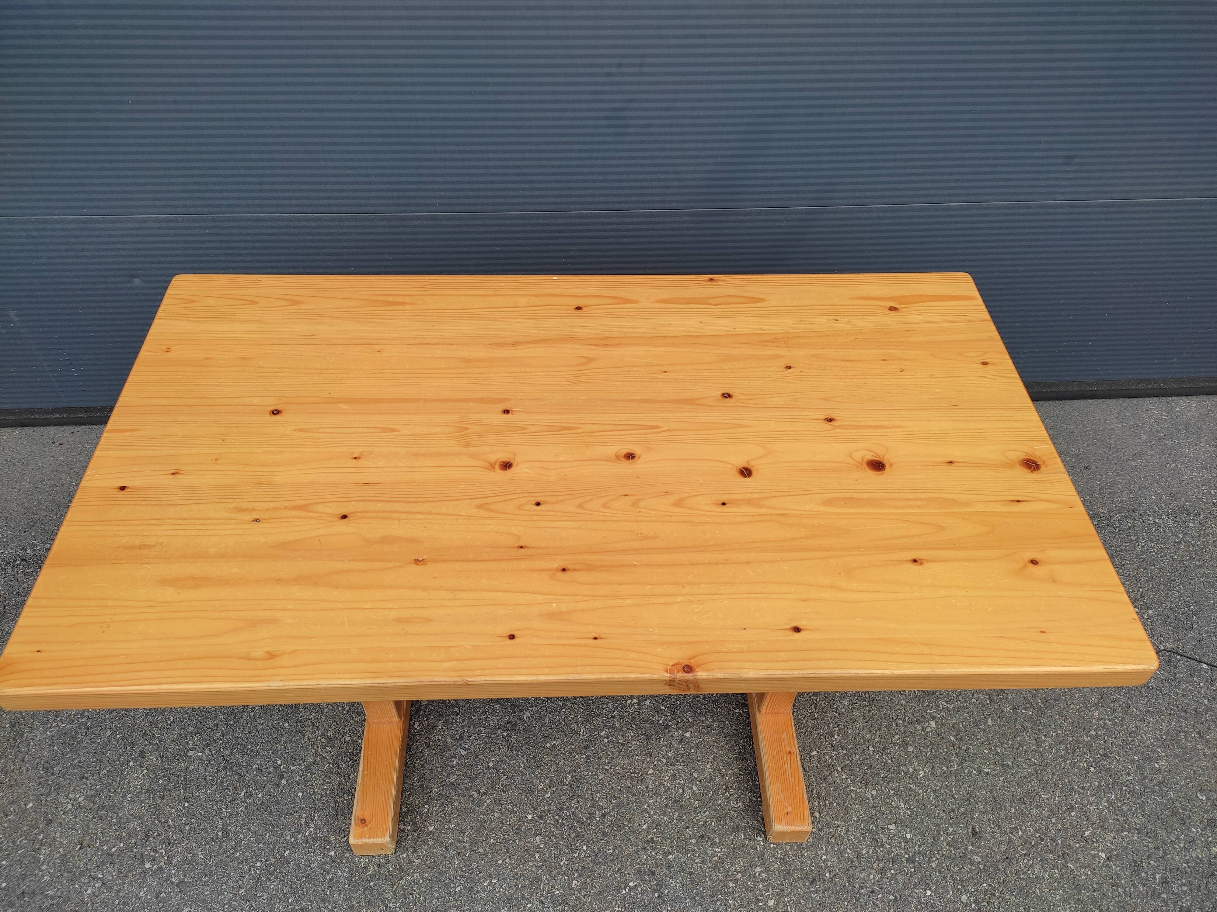 Table Charlotte Perriand
