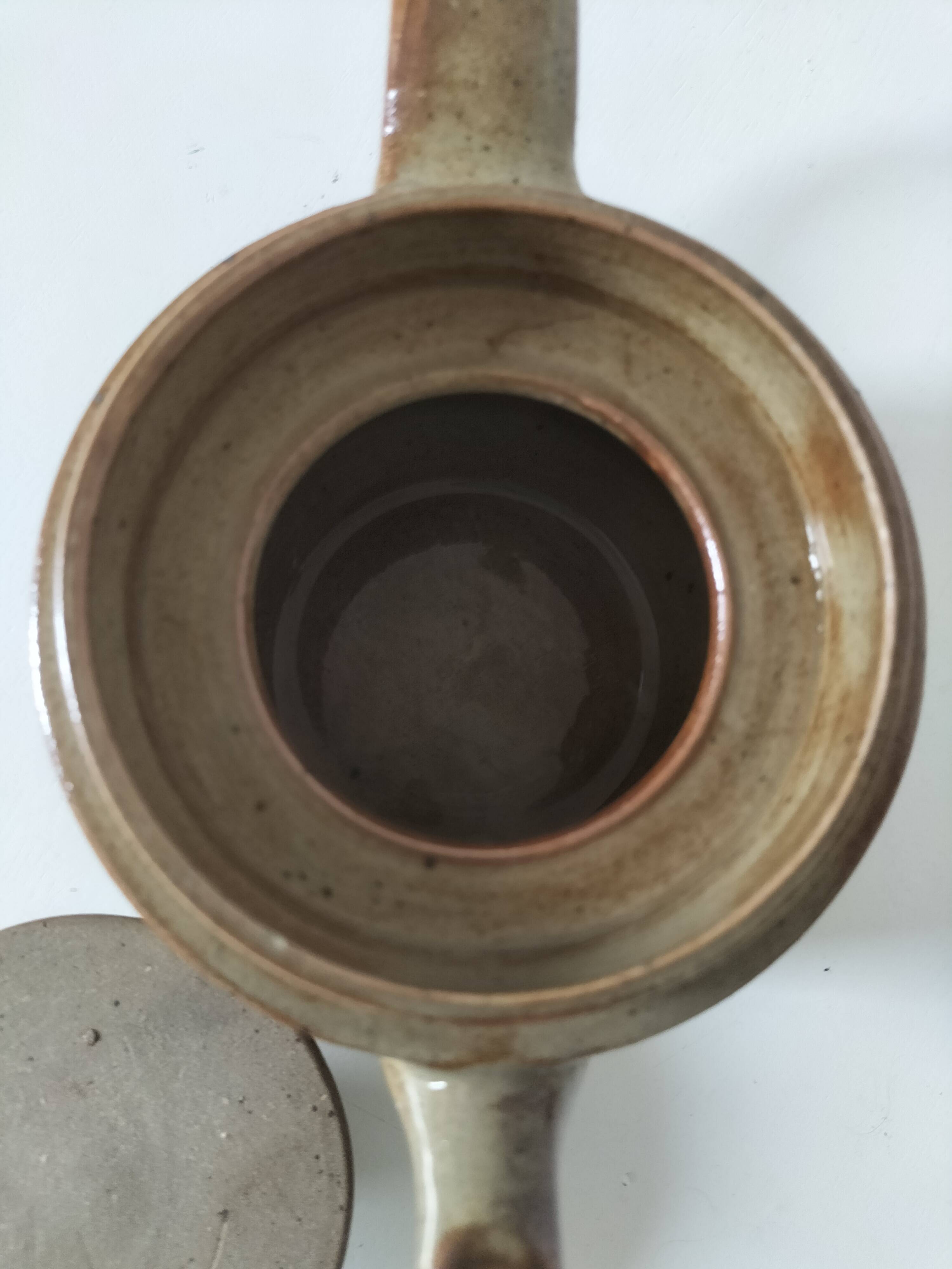 Théière artisanale en grès, style japonisant, esprit Puisaye, 1960-1970