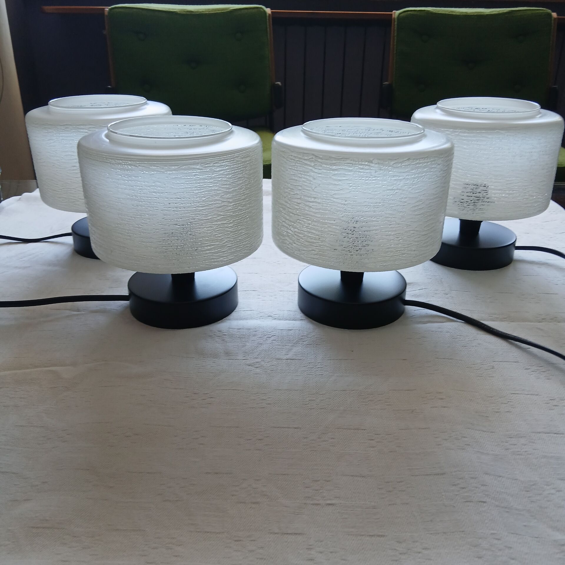 1 vintage table lamp, 4 in stock.