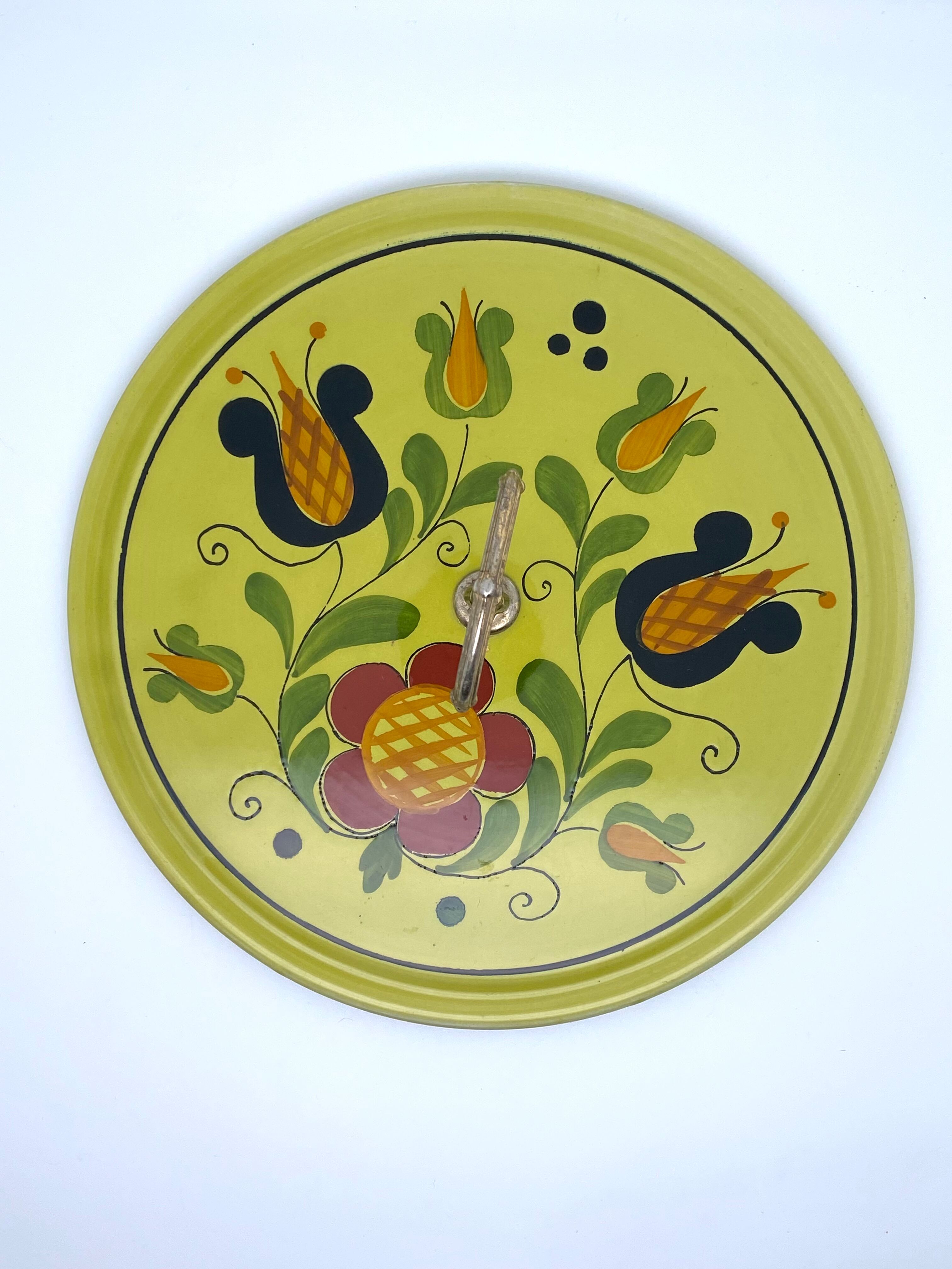 Cheese platter with floral handle