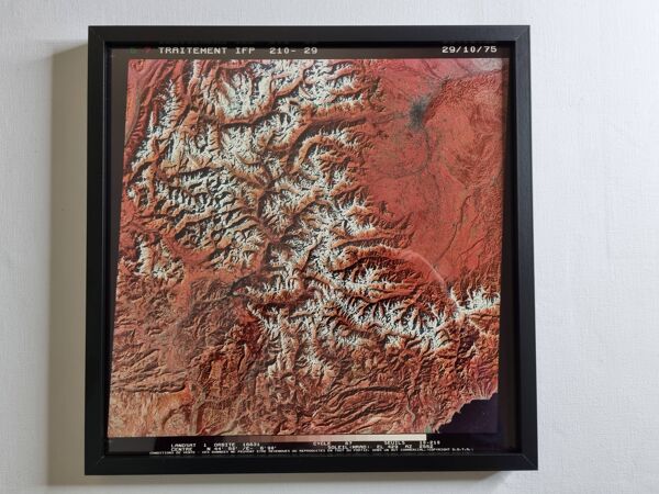 Photographie satellite Landsat 1975 encadrée, 42 cm