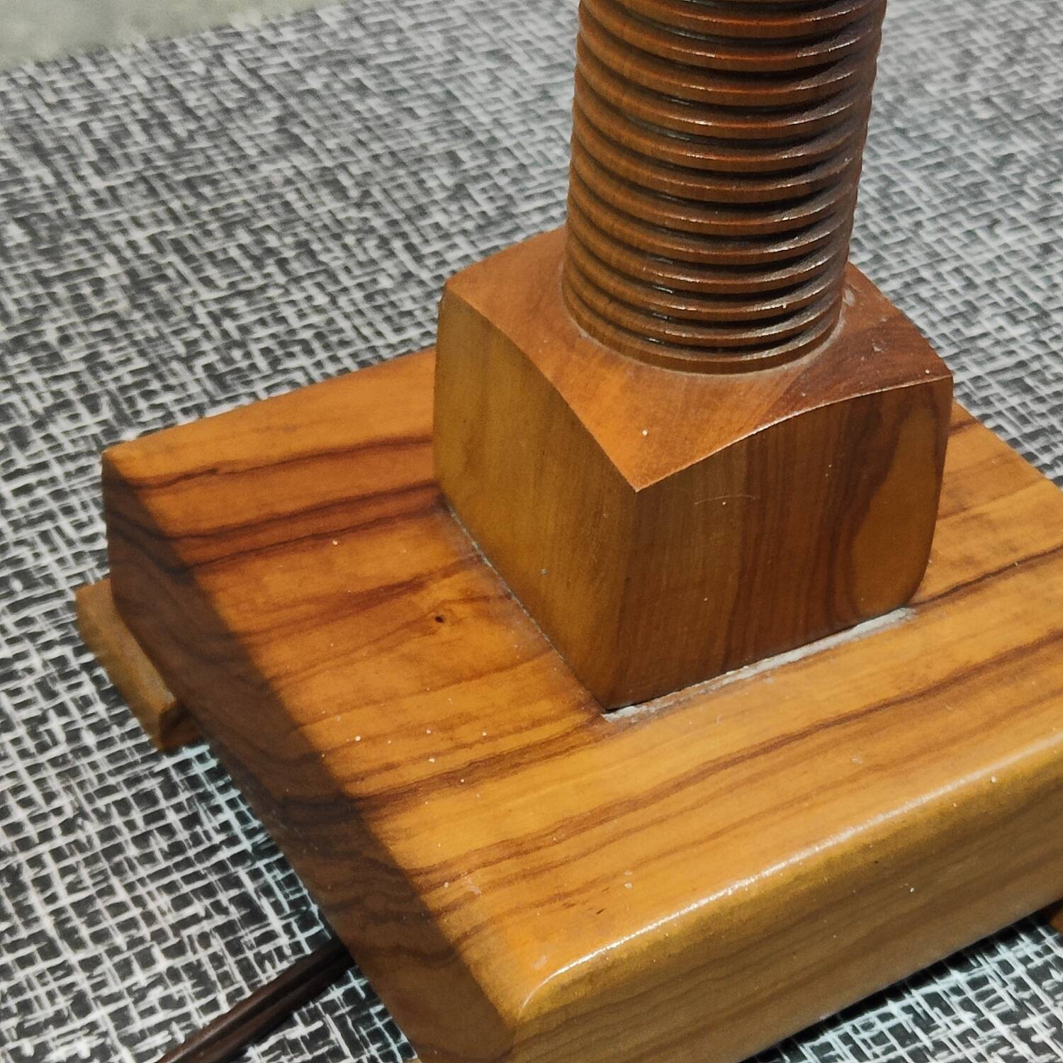 Art deco lamp in turned wood 1930