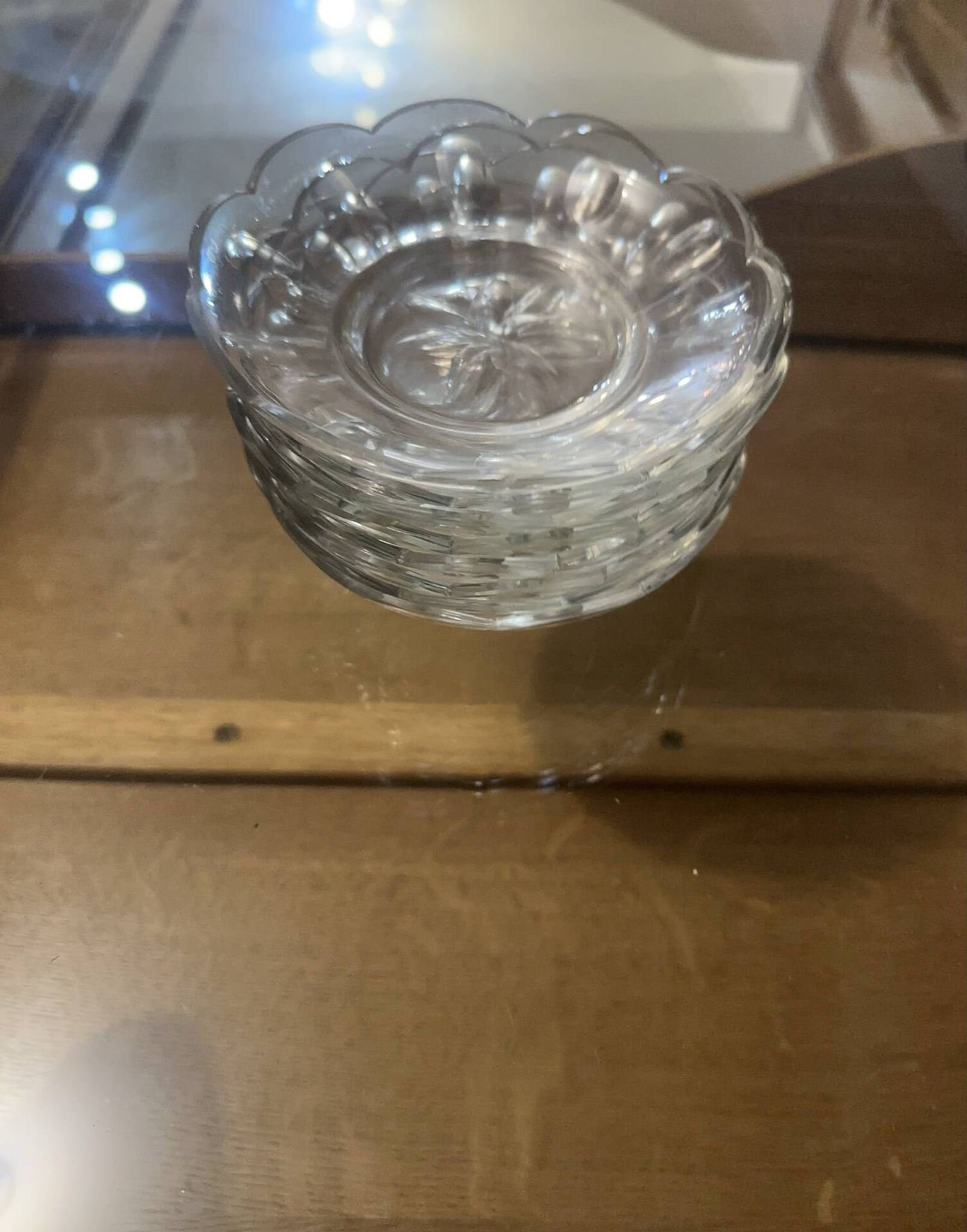 Set of 8 crystal bowls with floral decoration, France early 20th century.