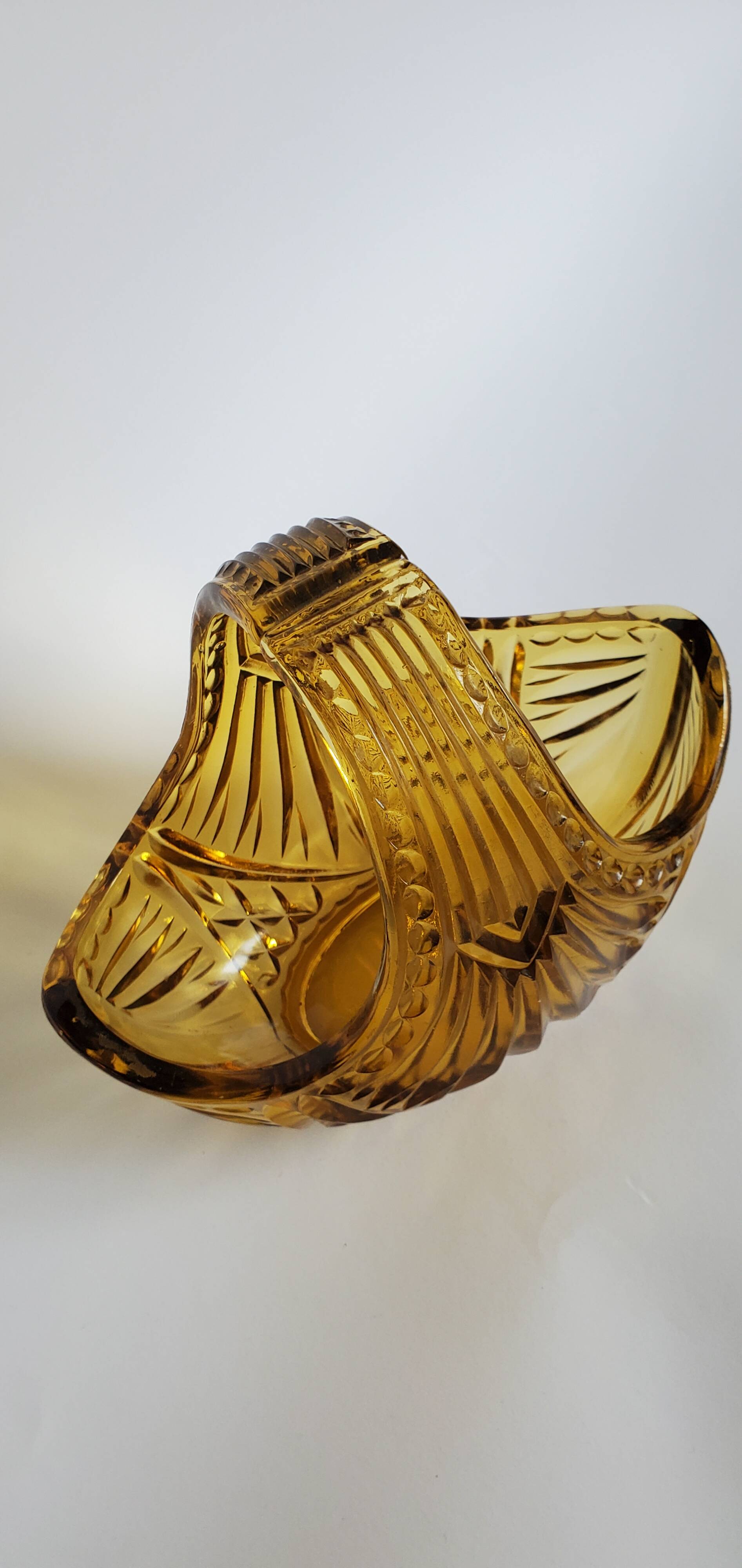 Amber glass basket