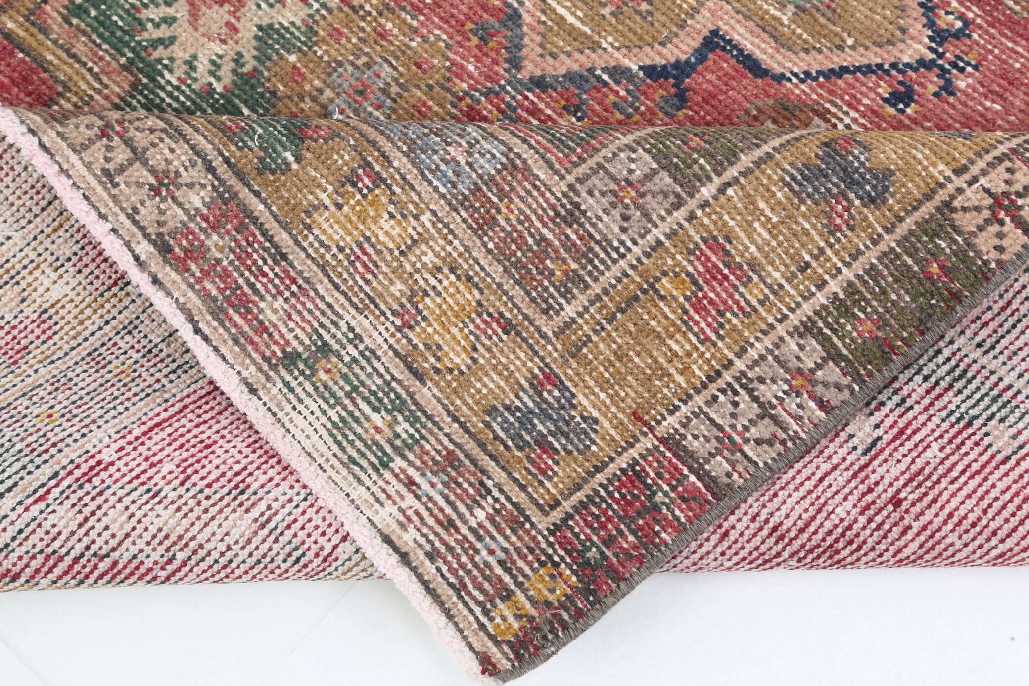 4x9 traditional hand-made vintage rug 284x134cm