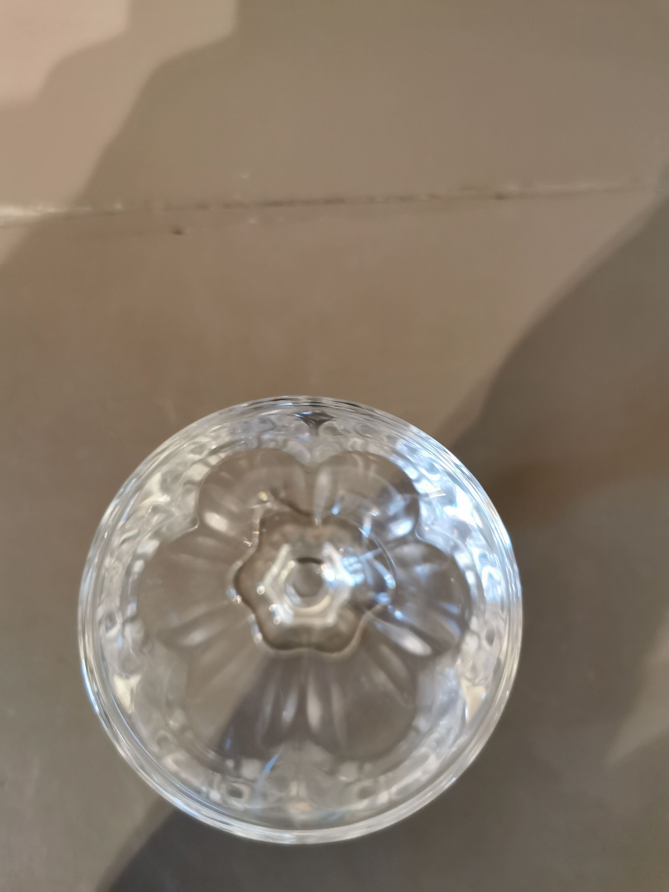 Suite de 8 verres à vin en cristal