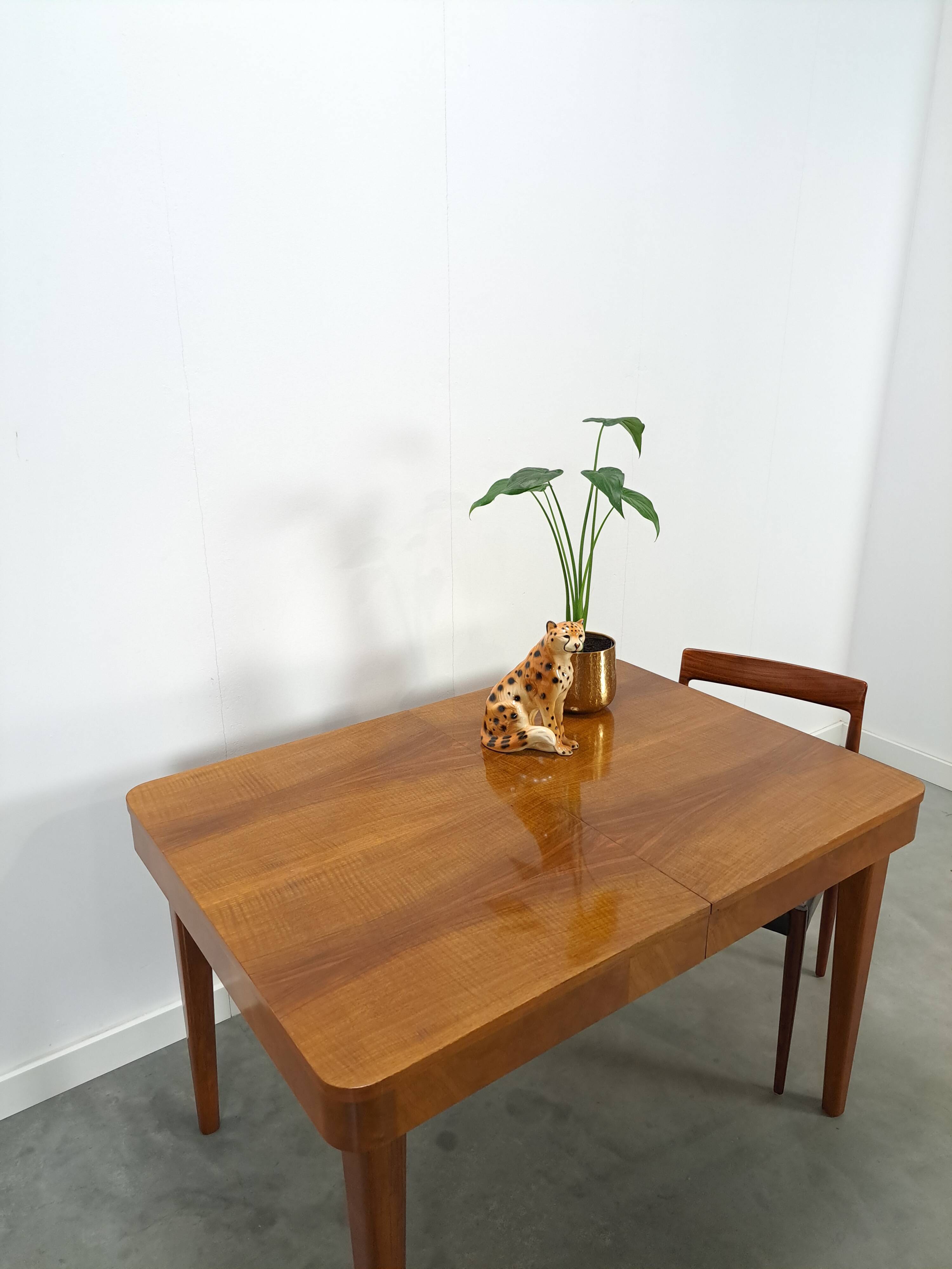 Table de salle à manger extensible design vintage Halabala