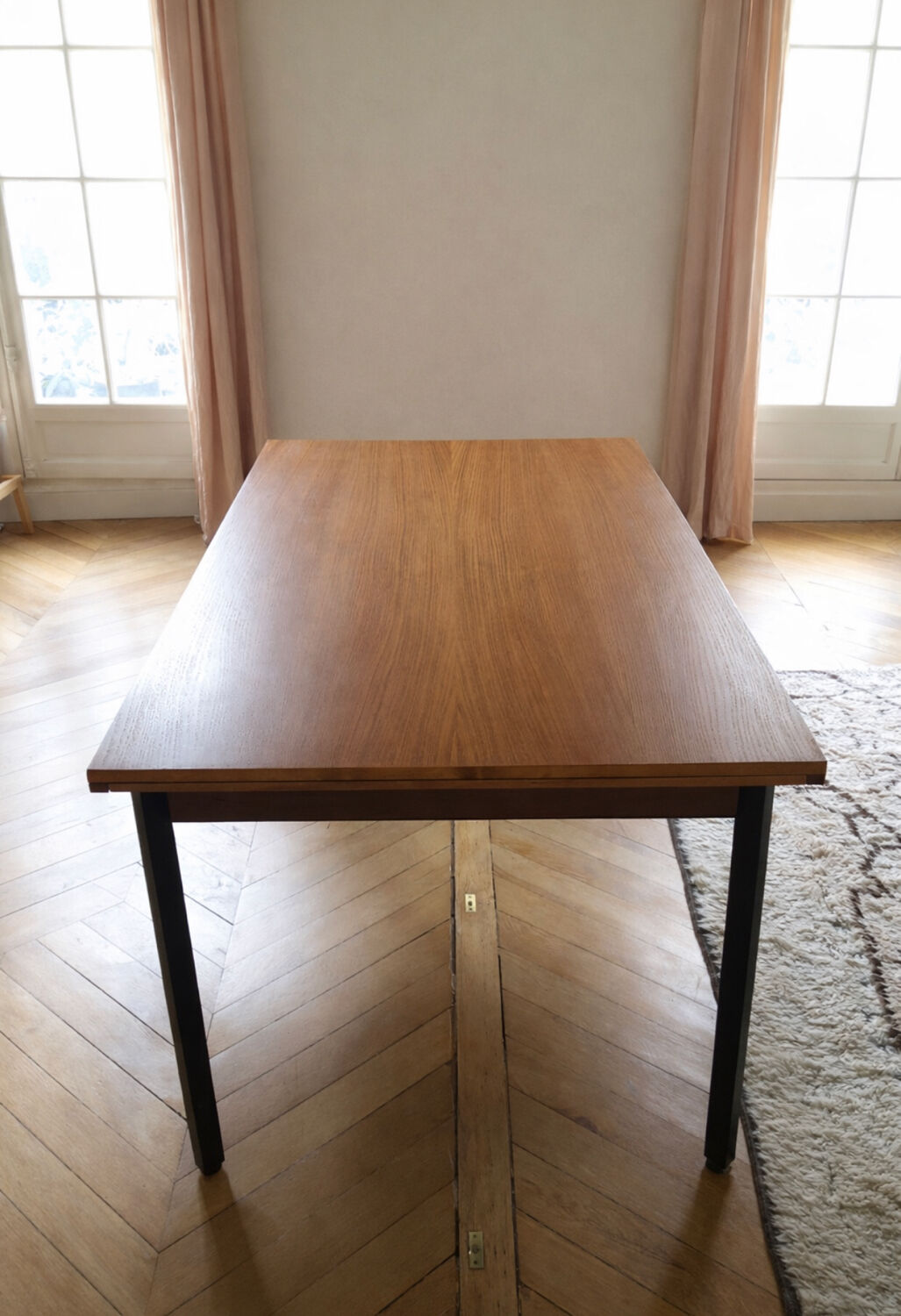 Large vintage extendable wooden dining table – 140 to 224 cm