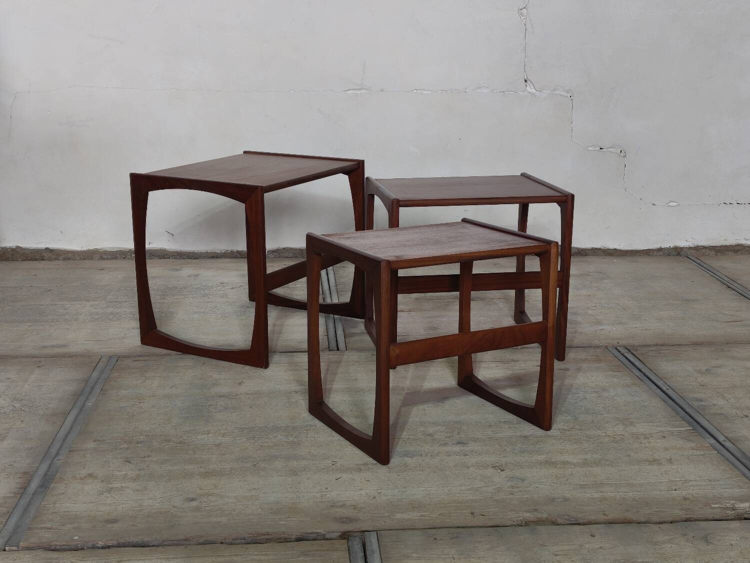 Tables gigognes scandinave