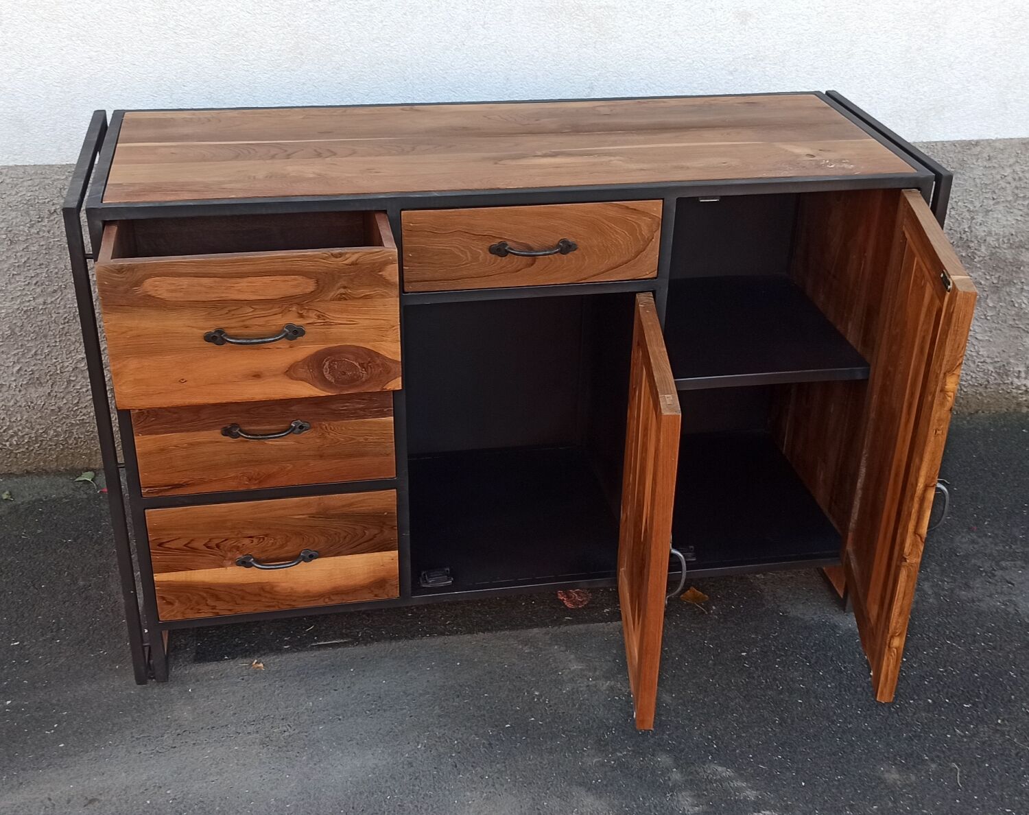 Buffet en bois et métal