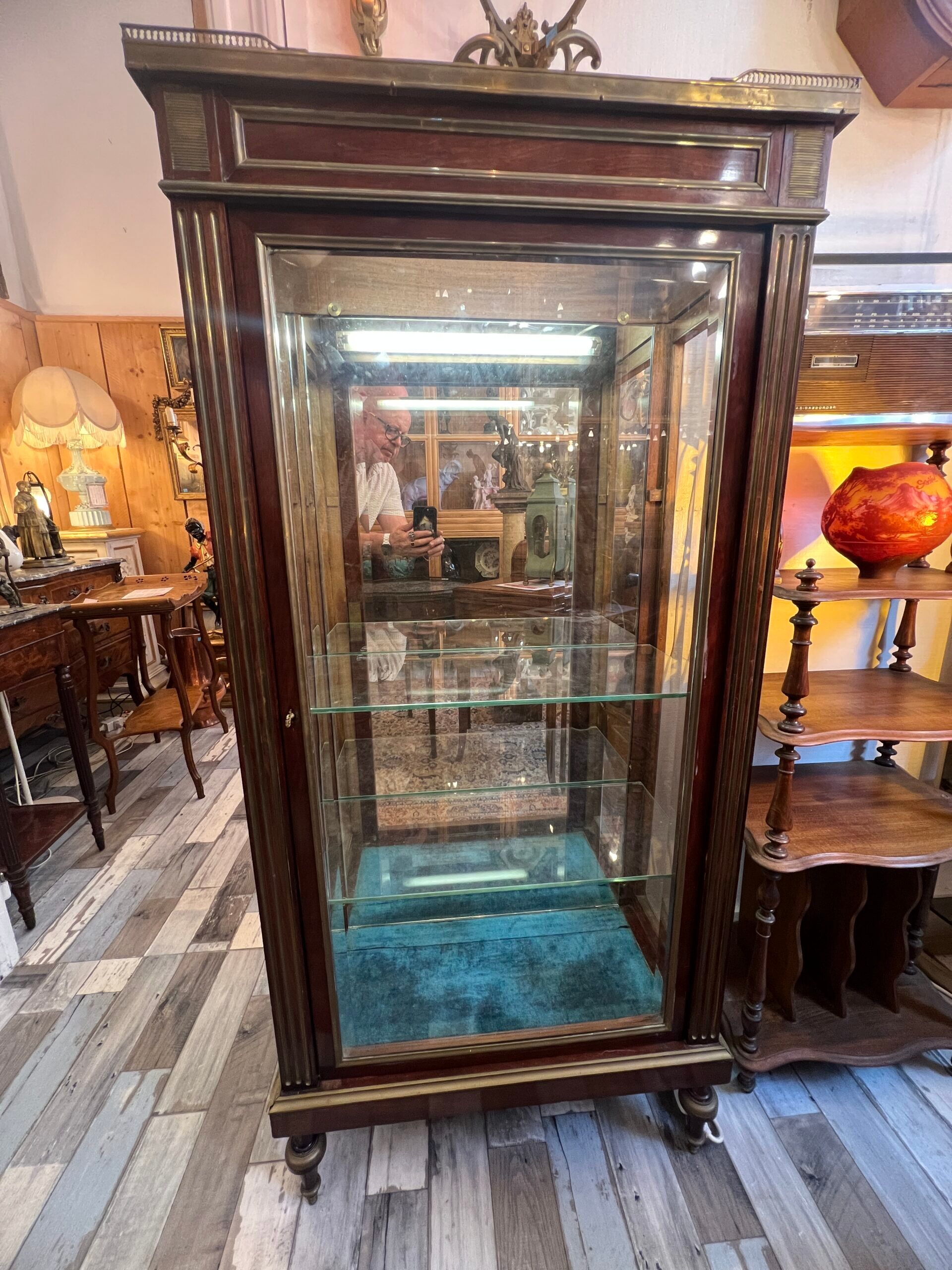 Louis XVI style display cabinet, in mahogany and mahogany veneer, with a red marble top with gallery