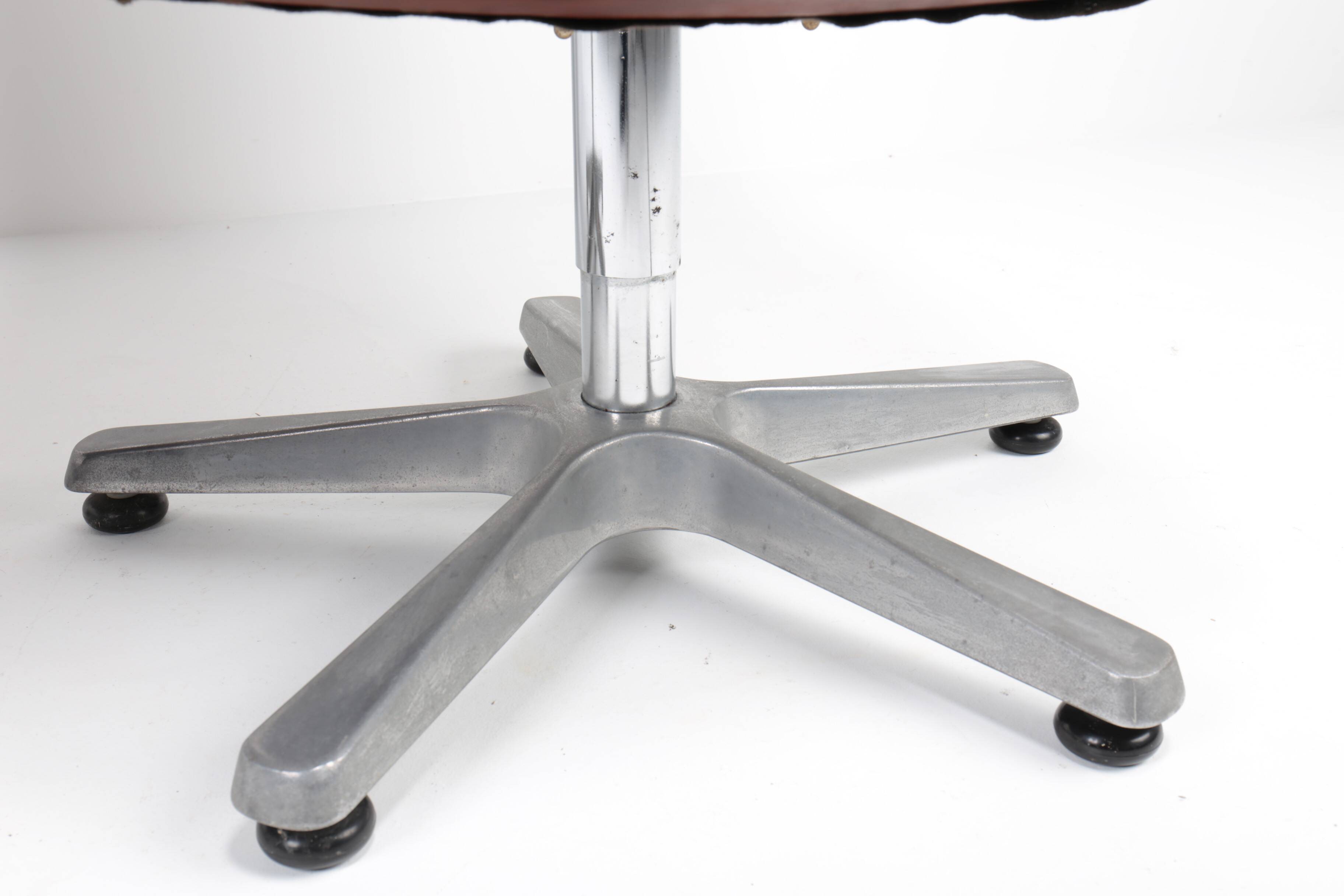 Pair of leather visitor armchairs by Eugen Schmidt