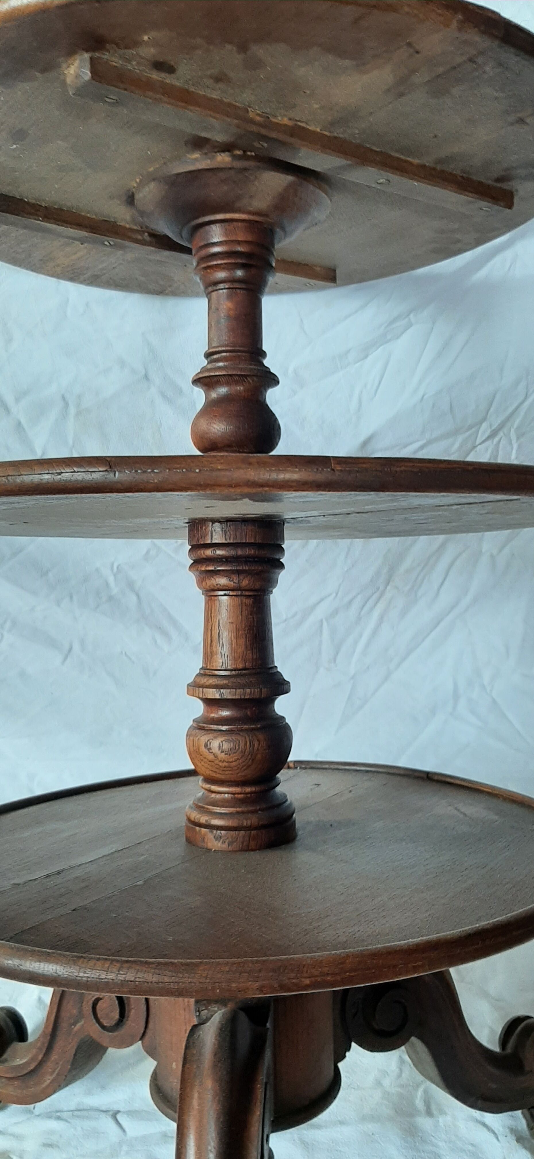 Oak pedestal table